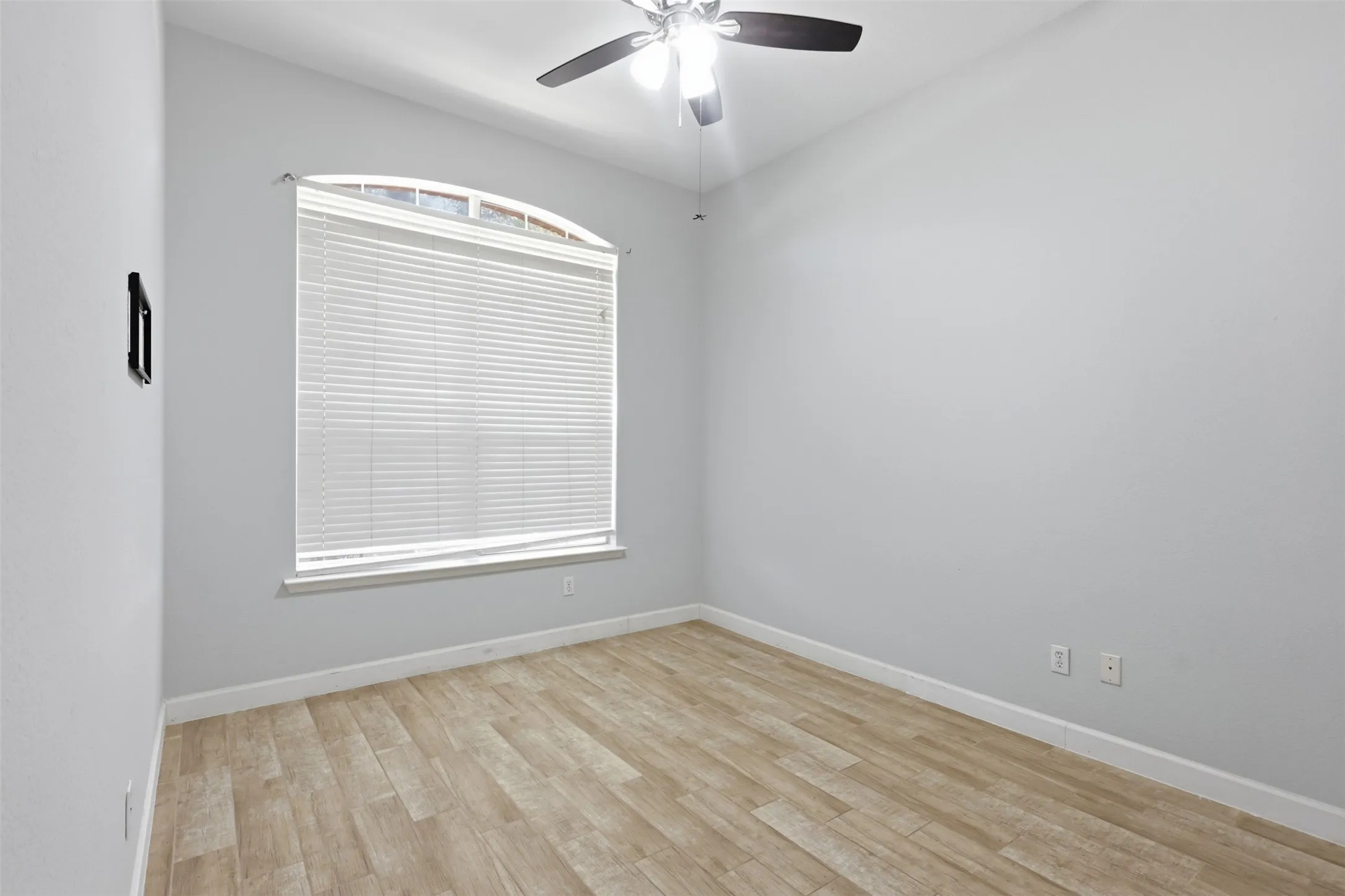 Single Family Residence For Sale in Denton County , 5433 Mohawk Court, The Colony, Texas 75056, 3 Bedroom, 2 Bathroom, 2 Garage spaces, 1,630 Sqft, built in 2001, mls#21315395, Real Estate Agent in The Colony, Homes For Sale in Denton county, Homes For Sale in The Colony, Realtor in The Colony Texas, Real Estate Brokerage Independent Realty Texas, Luminita Cordes Realtor