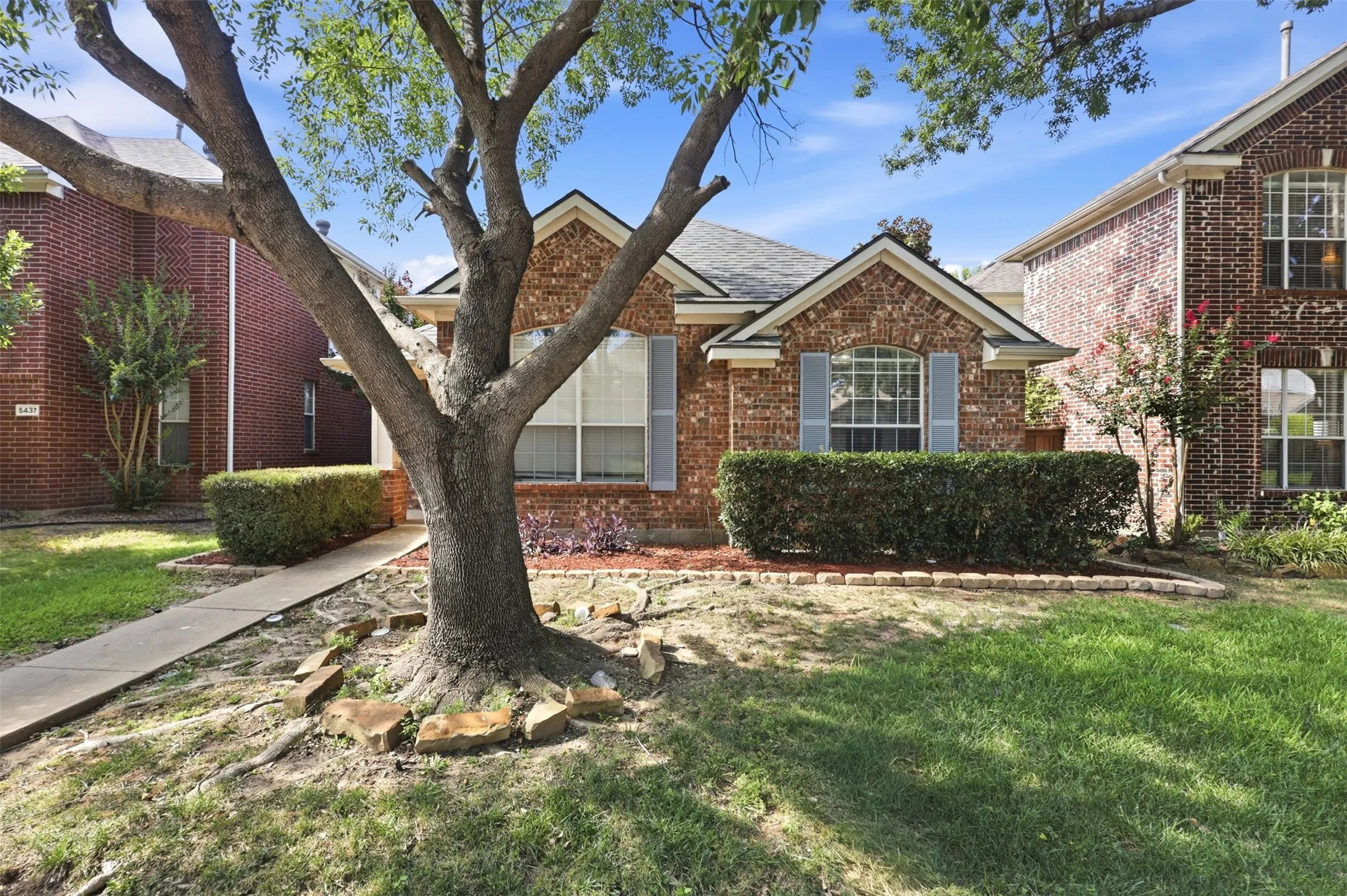 Single Family Residence For Sale in Denton County , 5433 Mohawk Court, The Colony, Texas 75056, 3 Bedroom, 2 Bathroom, 2 Garage spaces, 1,630 Sqft, built in 2001, mls#21315395, Real Estate Agent in The Colony, Homes For Sale in Denton county, Homes For Sale in The Colony, Realtor in The Colony Texas, Real Estate Brokerage Independent Realty Texas, Luminita Cordes Realtor