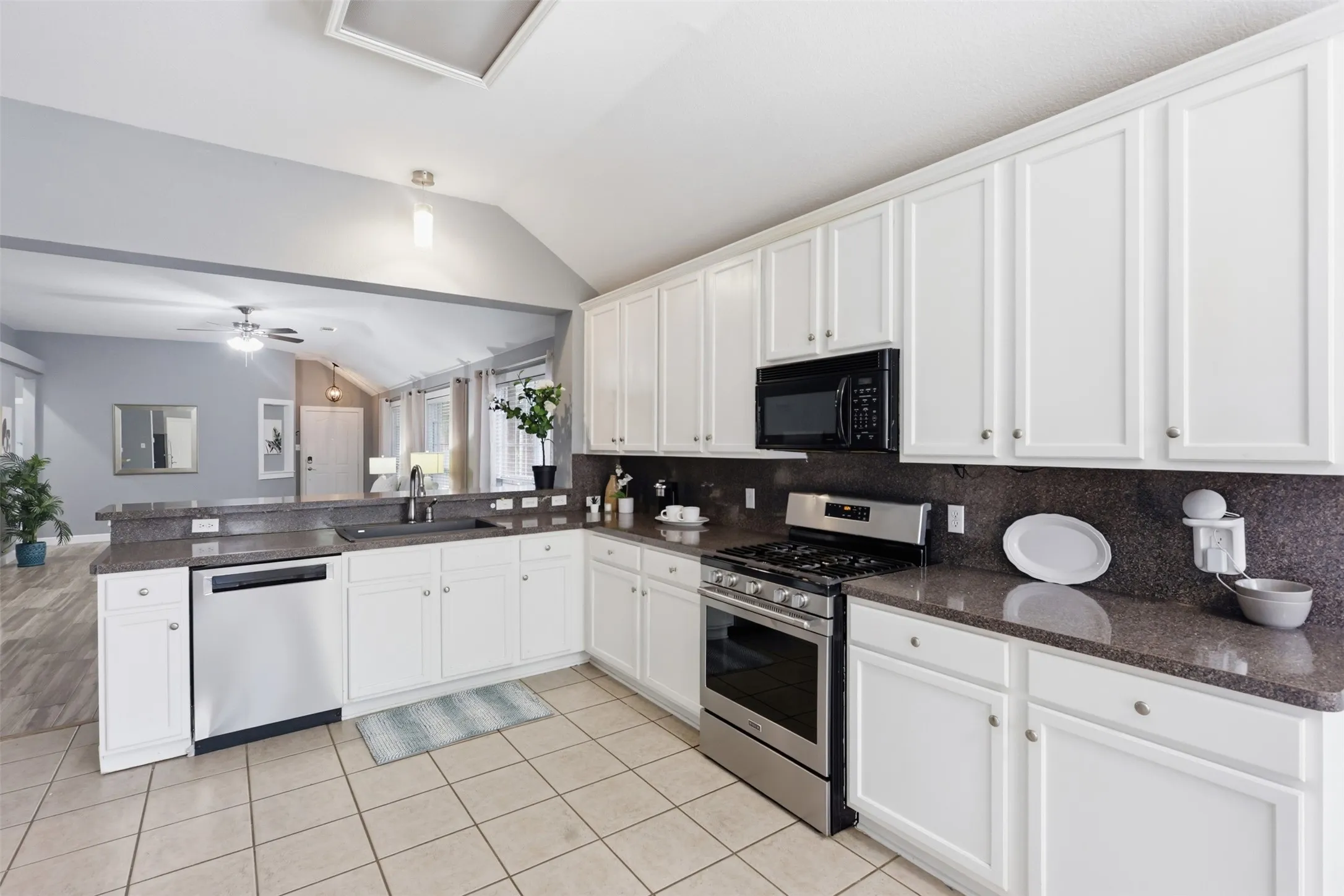 Single Family Residence For Sale in Denton County , 5433 Mohawk Court, The Colony, Texas 75056, 3 Bedroom, 2 Bathroom, 2 Garage spaces, 1,630 Sqft, built in 2001, mls#21315395, Real Estate Agent in The Colony, Homes For Sale in Denton county, Homes For Sale in The Colony, Realtor in The Colony Texas, Real Estate Brokerage Independent Realty Texas, Luminita Cordes Realtor