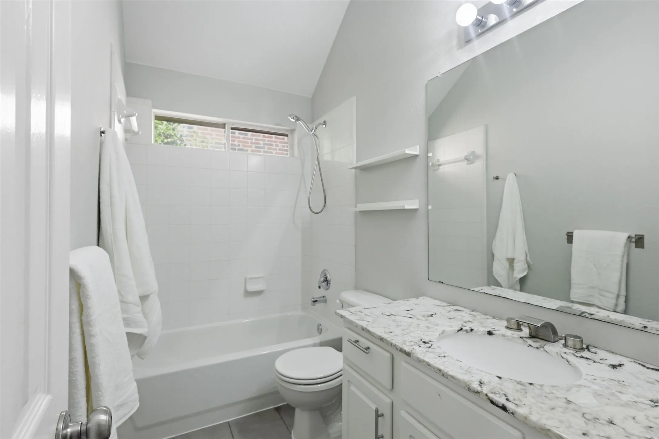 Single Family Residence For Sale in Denton County , 5433 Mohawk Court, The Colony, Texas 75056, 3 Bedroom, 2 Bathroom, 2 Garage spaces, 1,630 Sqft, built in 2001, mls#21315395, Real Estate Agent in The Colony, Homes For Sale in Denton county, Homes For Sale in The Colony, Realtor in The Colony Texas, Real Estate Brokerage Independent Realty Texas, Luminita Cordes Realtor