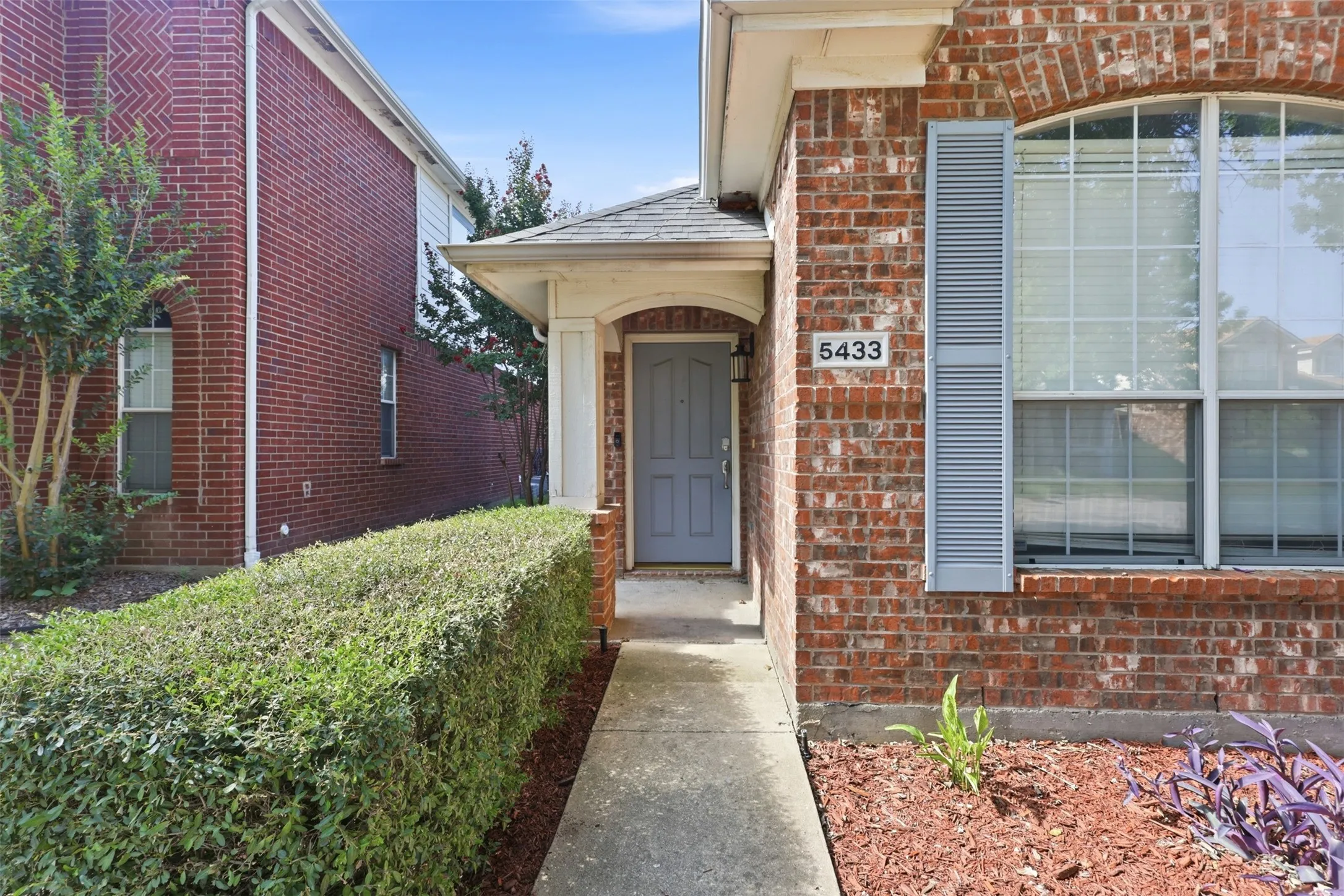 Single Family Residence For Sale in Denton County , 5433 Mohawk Court, The Colony, Texas 75056, 3 Bedroom, 2 Bathroom, 2 Garage spaces, 1,630 Sqft, built in 2001, mls#21315395, Real Estate Agent in The Colony, Homes For Sale in Denton county, Homes For Sale in The Colony, Realtor in The Colony Texas, Real Estate Brokerage Independent Realty Texas, Luminita Cordes Realtor