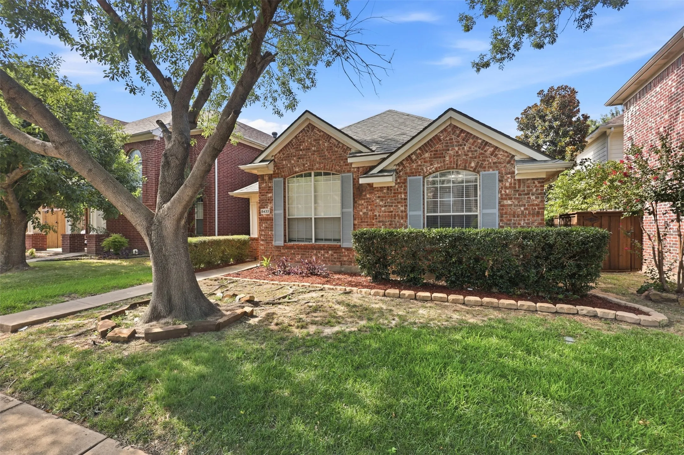 Single Family Residence For Sale in Denton County , 5433 Mohawk Court, The Colony, Texas 75056, 3 Bedroom, 2 Bathroom, 2 Garage spaces, 1,630 Sqft, built in 2001, mls#21315395, Real Estate Agent in The Colony, Homes For Sale in Denton county, Homes For Sale in The Colony, Realtor in The Colony Texas, Real Estate Brokerage Independent Realty Texas, Luminita Cordes Realtor