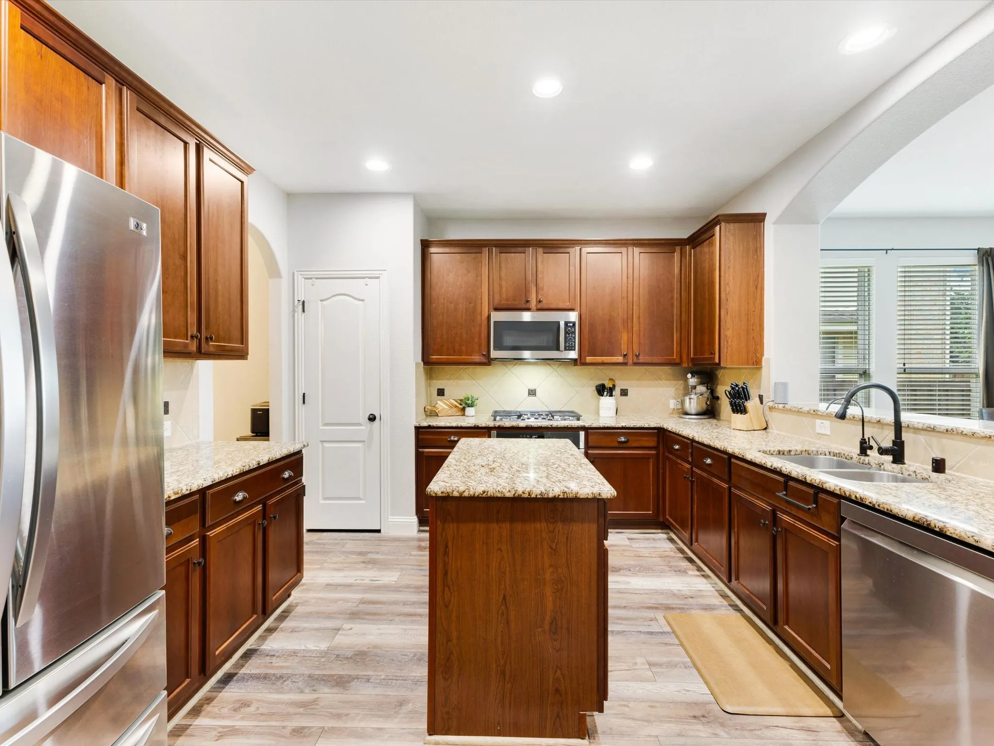 Single Family Residence For Sale in Collin County , 12038 Gonzales Drive, Frisco, Texas 75035, 4 Bedroom, 4 Bathroom, 2 Garage spaces, 3,372 Sqft, built in 2008, mls#21315646, Real Estate Agent in Frisco, Homes For Sale in Collin county, Homes For Sale in Frisco, Realtor in Frisco Texas, Real Estate Brokerage Independent Realty Texas, Luminita Cordes Realtor