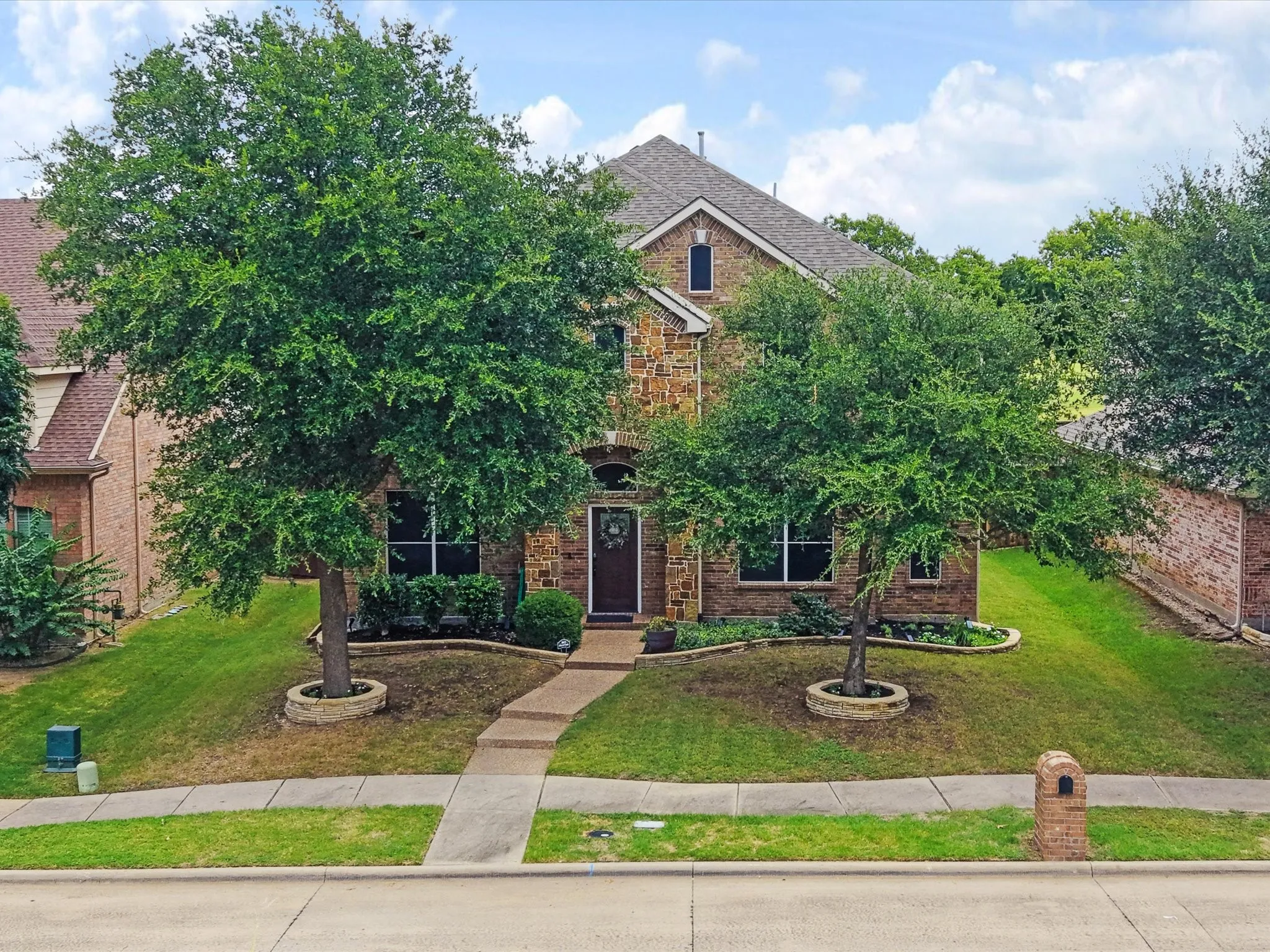 Single Family Residence For Sale in Collin County , 12038 Gonzales Drive, Frisco, Texas 75035, 4 Bedroom, 4 Bathroom, 2 Garage spaces, 3,372 Sqft, built in 2008, mls#21315646, Real Estate Agent in Frisco, Homes For Sale in Collin county, Homes For Sale in Frisco, Realtor in Frisco Texas, Real Estate Brokerage Independent Realty Texas, Luminita Cordes Realtor