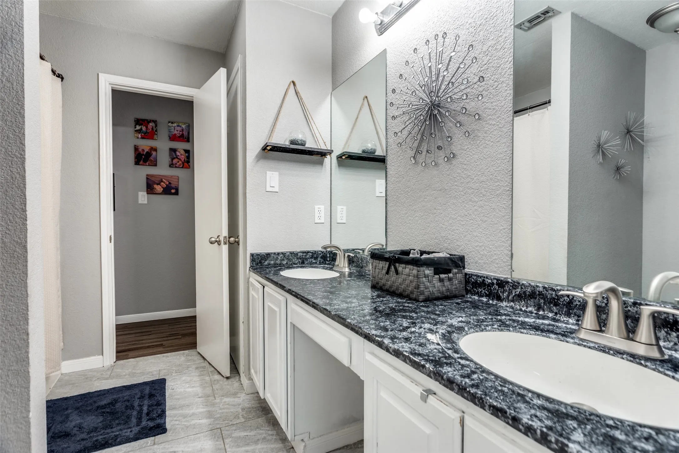 Single Family Residence For Sale in Tarrant County , 10241 Westward Drive, Fort Worth, Texas 76108, 4 Bedroom, 2 Bathroom, 2 Garage spaces, 1,822 Sqft, built in 1995, Price $324,999, mls#21303082, Real Estate Agent in Fort Worth, Homes For Sale in Tarrant county, Homes For Sale in Fort Worth, Realtor in Fort Worth Texas, Real Estate Brokerage Independent Realty Texas, Luminita Cordes Realtor