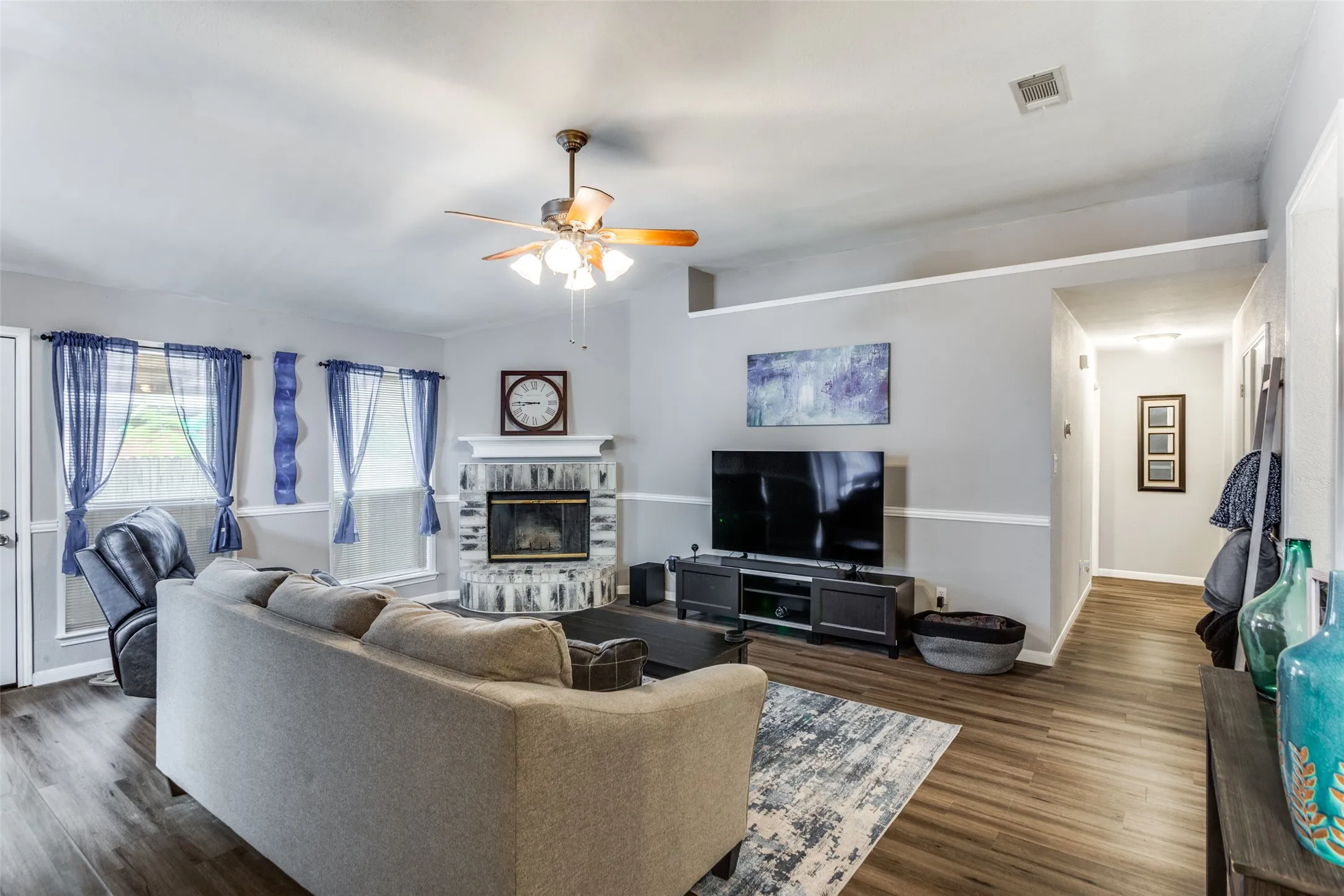 Single Family Residence For Sale in Tarrant County , 10241 Westward Drive, Fort Worth, Texas 76108, 4 Bedroom, 2 Bathroom, 2 Garage spaces, 1,822 Sqft, built in 1995, Price $324,999, mls#21303082, Real Estate Agent in Fort Worth, Homes For Sale in Tarrant county, Homes For Sale in Fort Worth, Realtor in Fort Worth Texas, Real Estate Brokerage Independent Realty Texas, Luminita Cordes Realtor