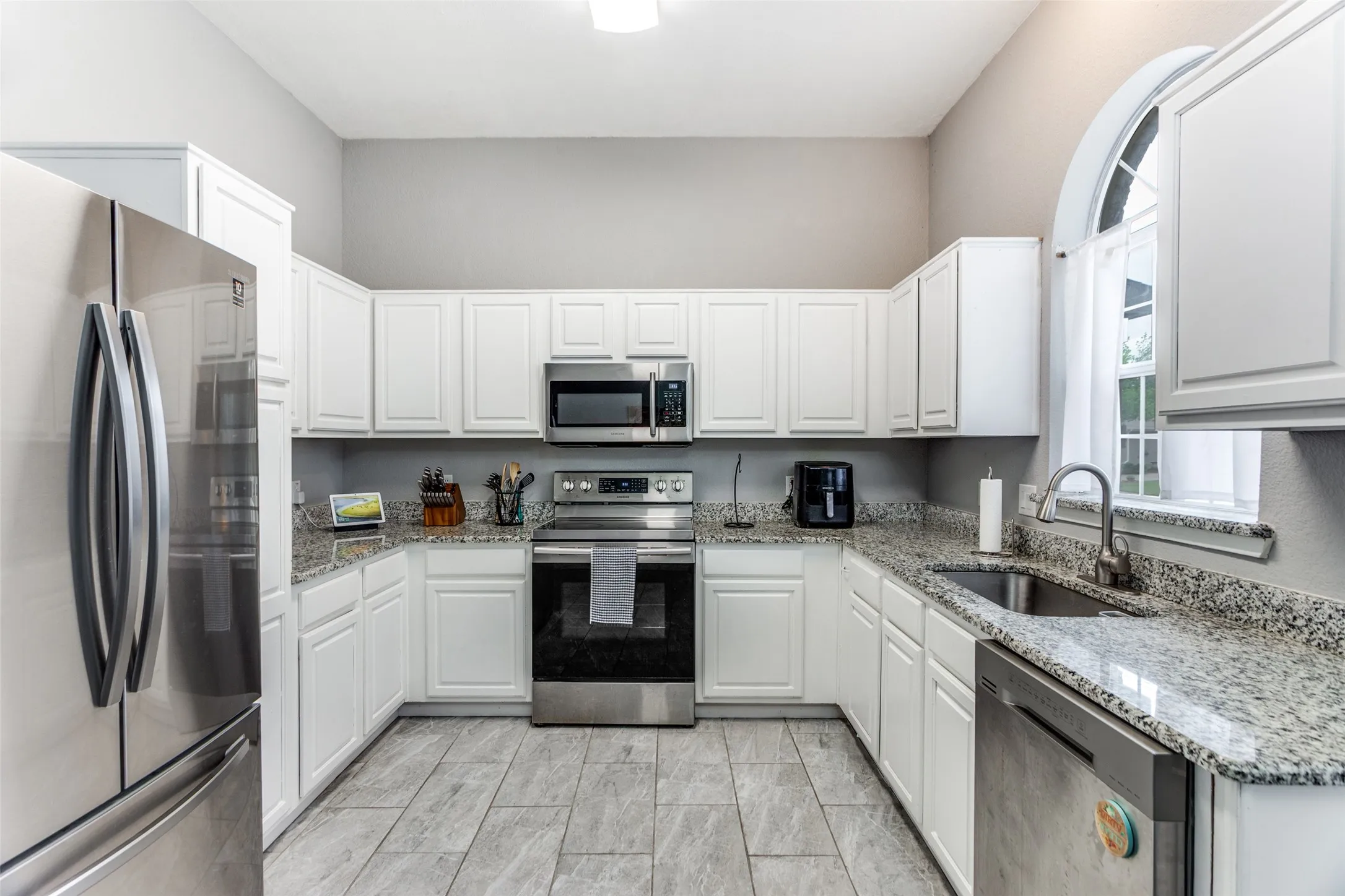 Single Family Residence For Sale in Tarrant County , 10241 Westward Drive, Fort Worth, Texas 76108, 4 Bedroom, 2 Bathroom, 2 Garage spaces, 1,822 Sqft, built in 1995, Price $324,999, mls#21303082, Real Estate Agent in Fort Worth, Homes For Sale in Tarrant county, Homes For Sale in Fort Worth, Realtor in Fort Worth Texas, Real Estate Brokerage Independent Realty Texas, Luminita Cordes Realtor