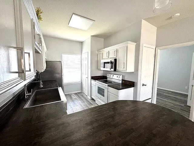 Duplex For Rent in Mc Lennan County , 1500 James Avenue a, Waco, Texas 76706, 4 Bedroom, 4 Bathroom, Garage spaces, 1,680 Sqft, built in 2001, mls#21315706, Real Estate Agent in Waco, Homes For Rent in Mc Lennan county, Homes For Rent in Waco, Realtor in Waco Texas, Real Estate Brokerage Independent Realty Texas, Luminita Cordes Realtor