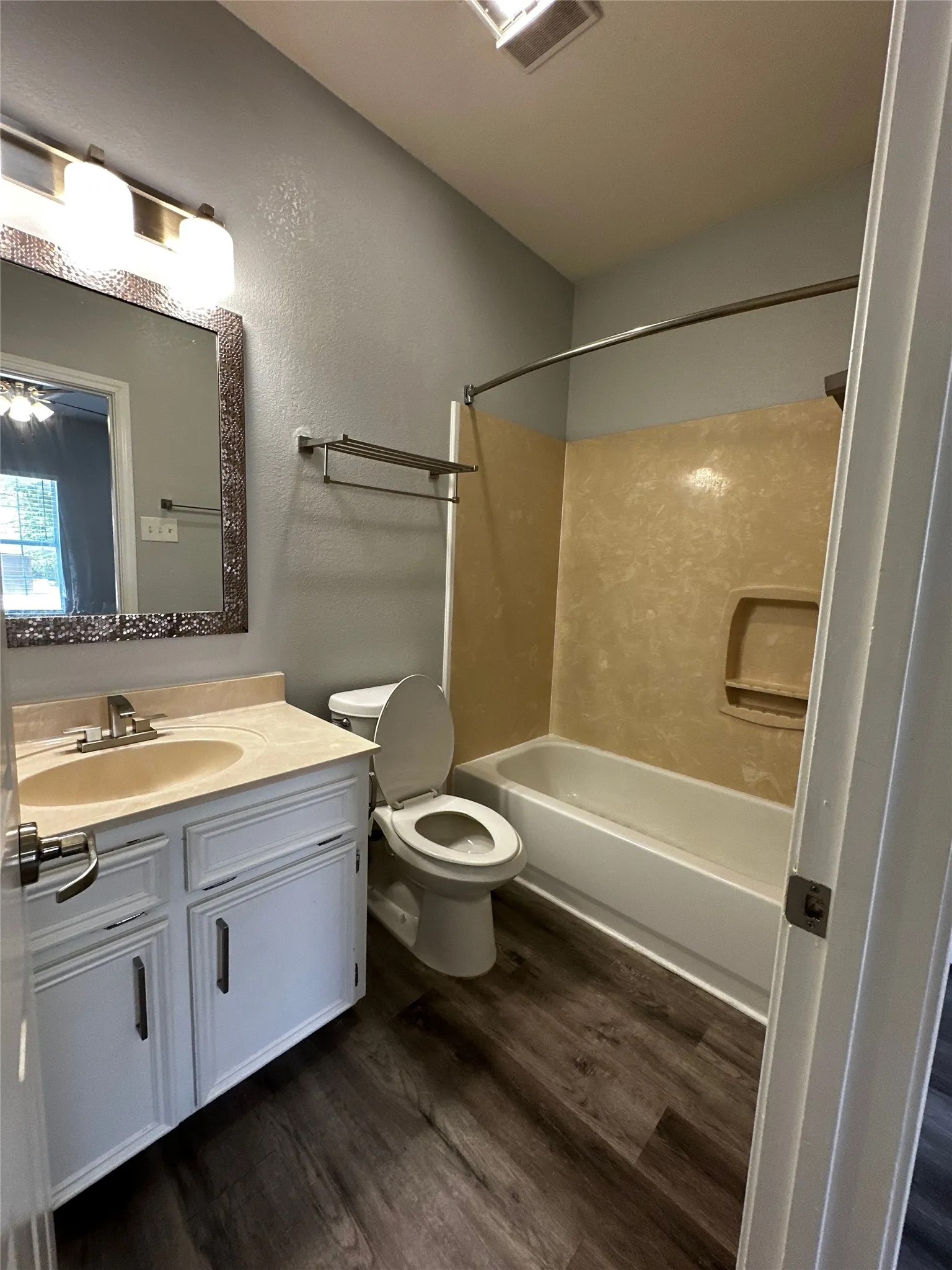 Duplex For Rent in Mc Lennan County , 1500 James Avenue a, Waco, Texas 76706, 4 Bedroom, 4 Bathroom, Garage spaces, 1,680 Sqft, built in 2001, mls#21315706, Real Estate Agent in Waco, Homes For Rent in Mc Lennan county, Homes For Rent in Waco, Realtor in Waco Texas, Real Estate Brokerage Independent Realty Texas, Luminita Cordes Realtor