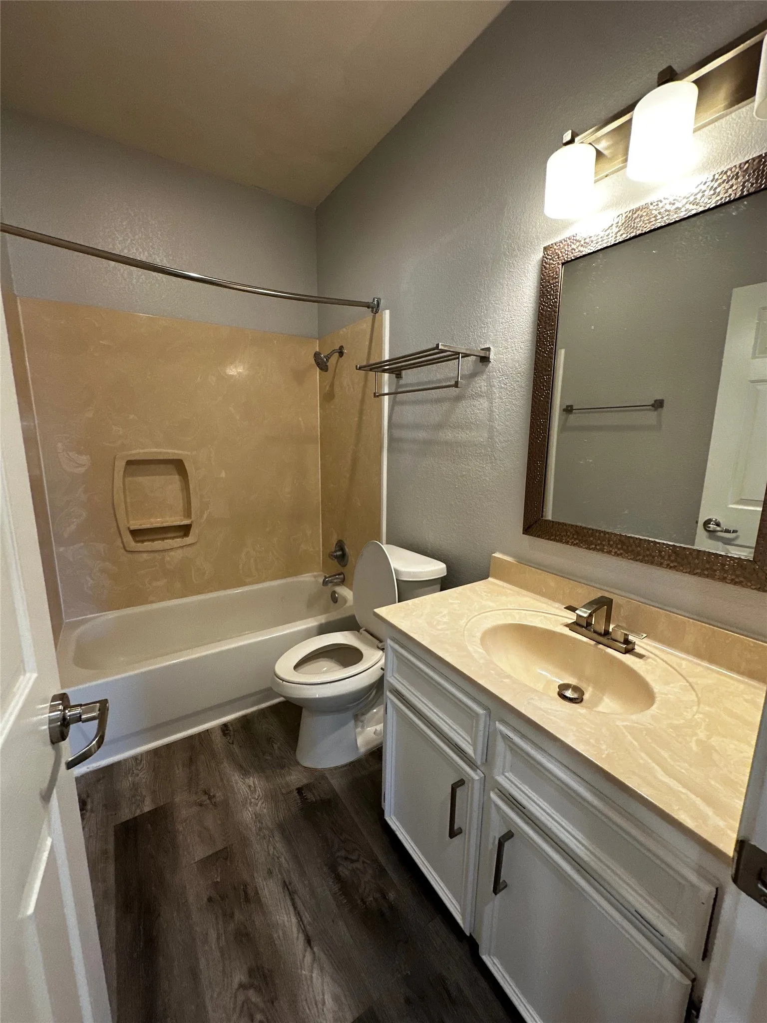 Duplex For Rent in Mc Lennan County , 1500 James Avenue a, Waco, Texas 76706, 4 Bedroom, 4 Bathroom, Garage spaces, 1,680 Sqft, built in 2001, mls#21315706, Real Estate Agent in Waco, Homes For Rent in Mc Lennan county, Homes For Rent in Waco, Realtor in Waco Texas, Real Estate Brokerage Independent Realty Texas, Luminita Cordes Realtor