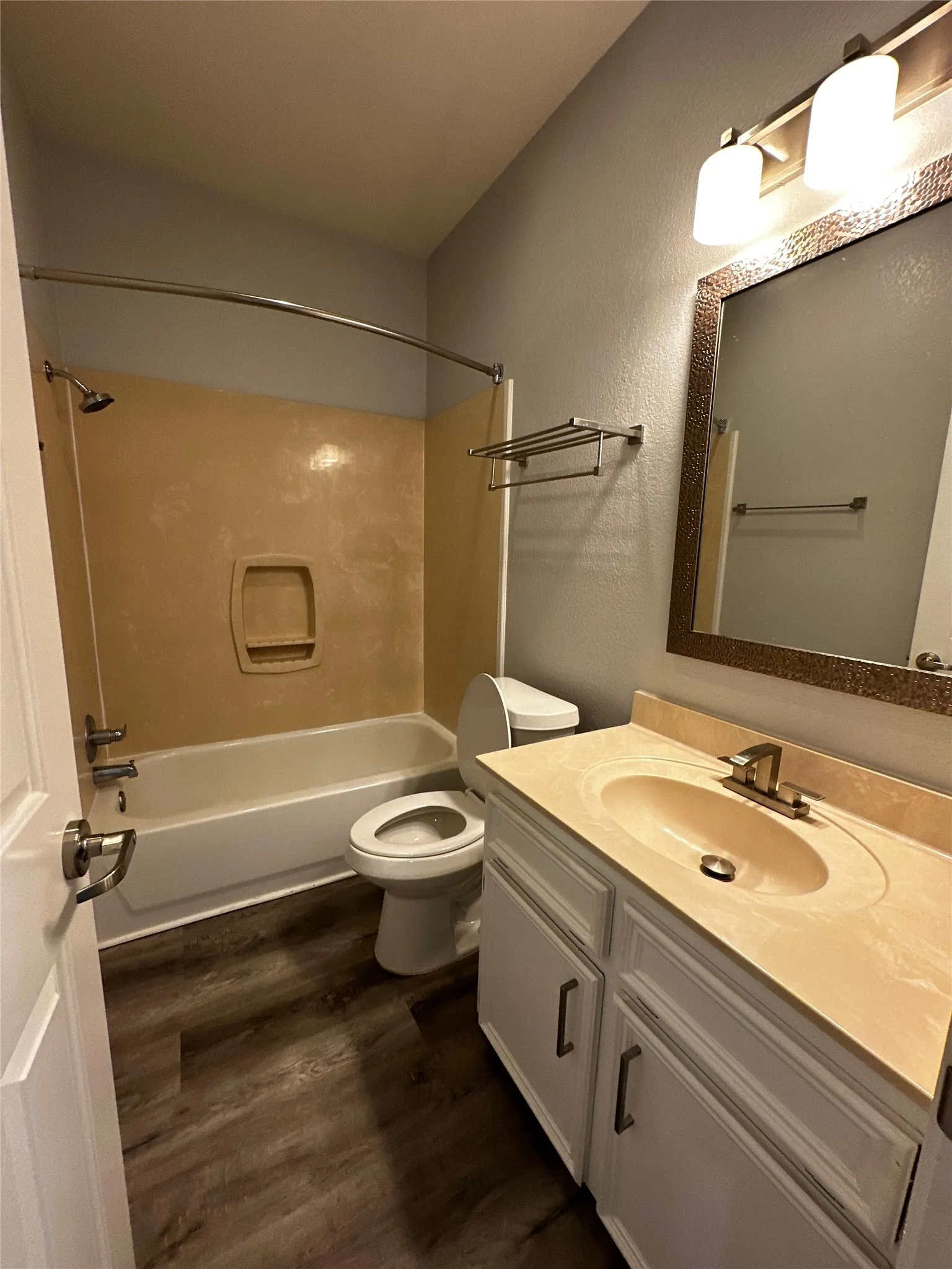 Duplex For Rent in Mc Lennan County , 1500 James Avenue a, Waco, Texas 76706, 4 Bedroom, 4 Bathroom, Garage spaces, 1,680 Sqft, built in 2001, mls#21315706, Real Estate Agent in Waco, Homes For Rent in Mc Lennan county, Homes For Rent in Waco, Realtor in Waco Texas, Real Estate Brokerage Independent Realty Texas, Luminita Cordes Realtor