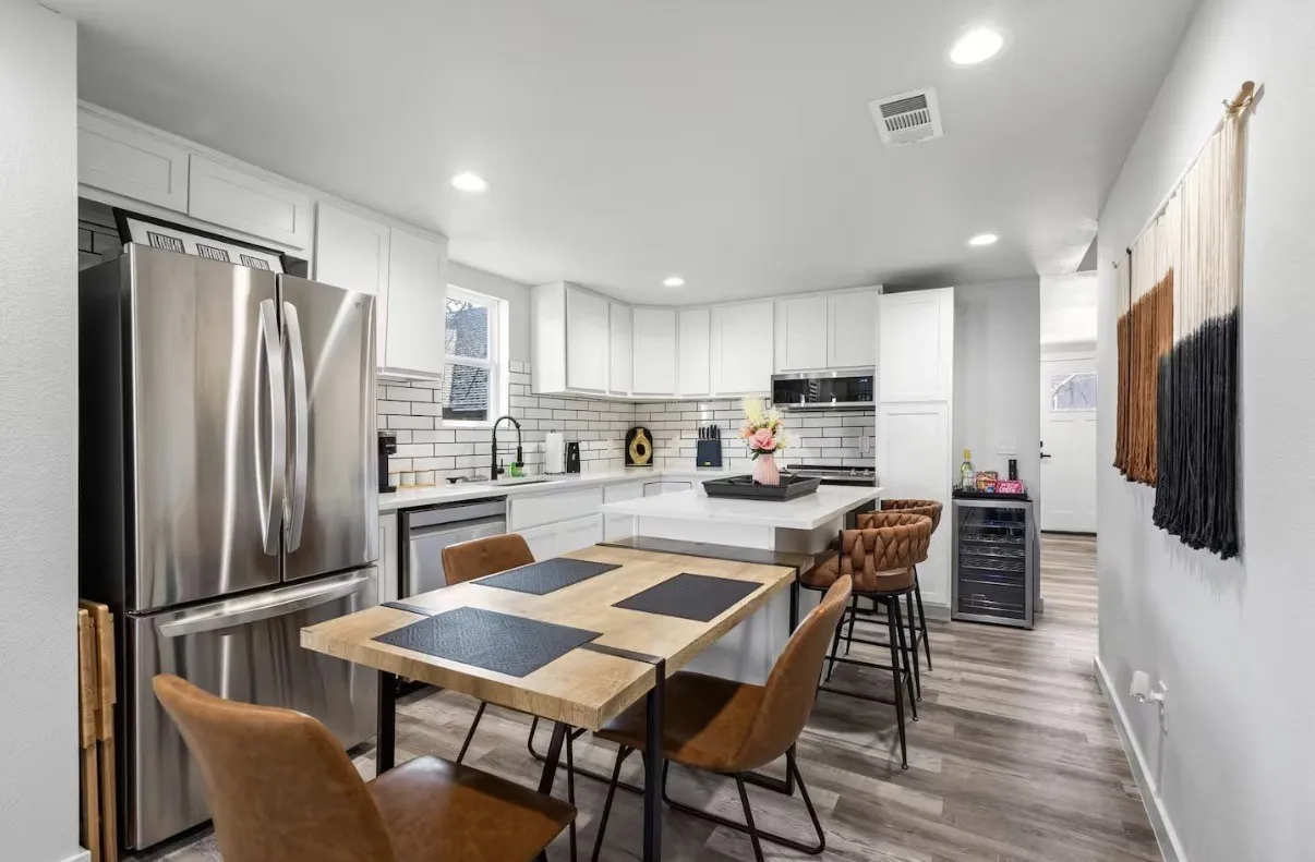 Duplex For Sale in Grayson County , 504 W Owing Street, Denison, Texas 75020, 8 Bedrooms, 6 Bathrooms, Garage spaces, 0 Sqft, built in 1945, Price $425,000, mls#21308018, Real Estate Agent in Denison, Homes For Sale in Grayson county, Homes For Sale in Denison, Realtor in Denison Texas, Real Estate Brokerage Independent Realty Texas, Luminita Cordes Realtor