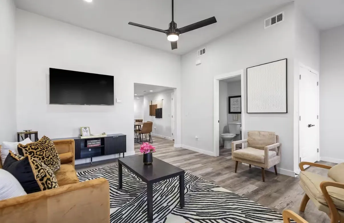 Duplex For Sale in Grayson County , 504 W Owing Street, Denison, Texas 75020, 8 Bedrooms, 6 Bathrooms, Garage spaces, 0 Sqft, built in 1945, Price $425,000, mls#21308018, Real Estate Agent in Denison, Homes For Sale in Grayson county, Homes For Sale in Denison, Realtor in Denison Texas, Real Estate Brokerage Independent Realty Texas, Luminita Cordes Realtor