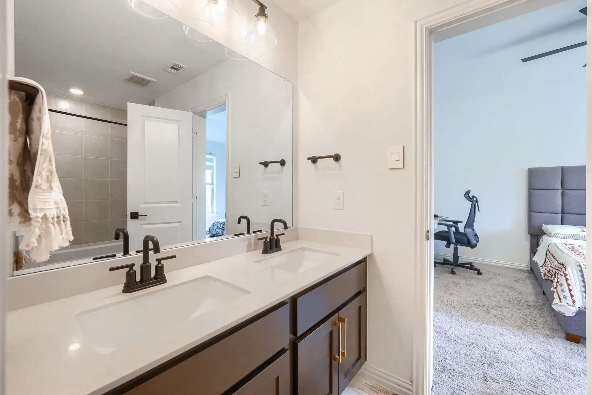 Single Family Residence For Sale in Collin County , 2404 Limestone Lane, Melissa, Texas 75454, 5 Bedroom, 4 Bathroom, 2 Garage spaces, 3,490 Sqft, built in 2023, mls#21312225, Real Estate Agent in Melissa, Homes For Sale in Collin county, Homes For Sale in Melissa, Realtor in Melissa Texas, Real Estate Brokerage Independent Realty Texas, Luminita Cordes Realtor