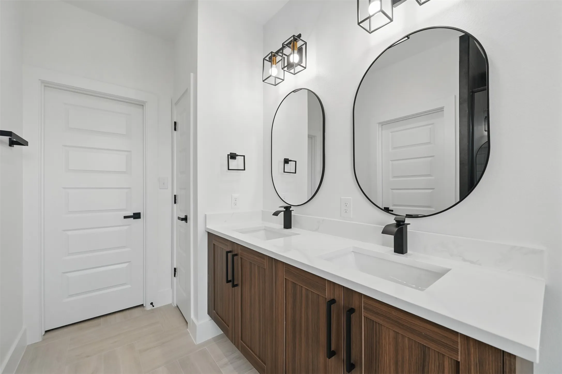 Townhouse For Rent in Dallas County , 3445 Sanjeev Drive, Irving, Texas 75060, 3 Bedroom, 3 Bathroom, 2 Garage spaces, 1,918 Sqft, built in 2024, mls#21315677, Real Estate Agent in Irving, Homes For Rent in Dallas county, Homes For Rent in Irving, Realtor in Irving Texas, Real Estate Brokerage Independent Realty Texas, Luminita Cordes Realtor