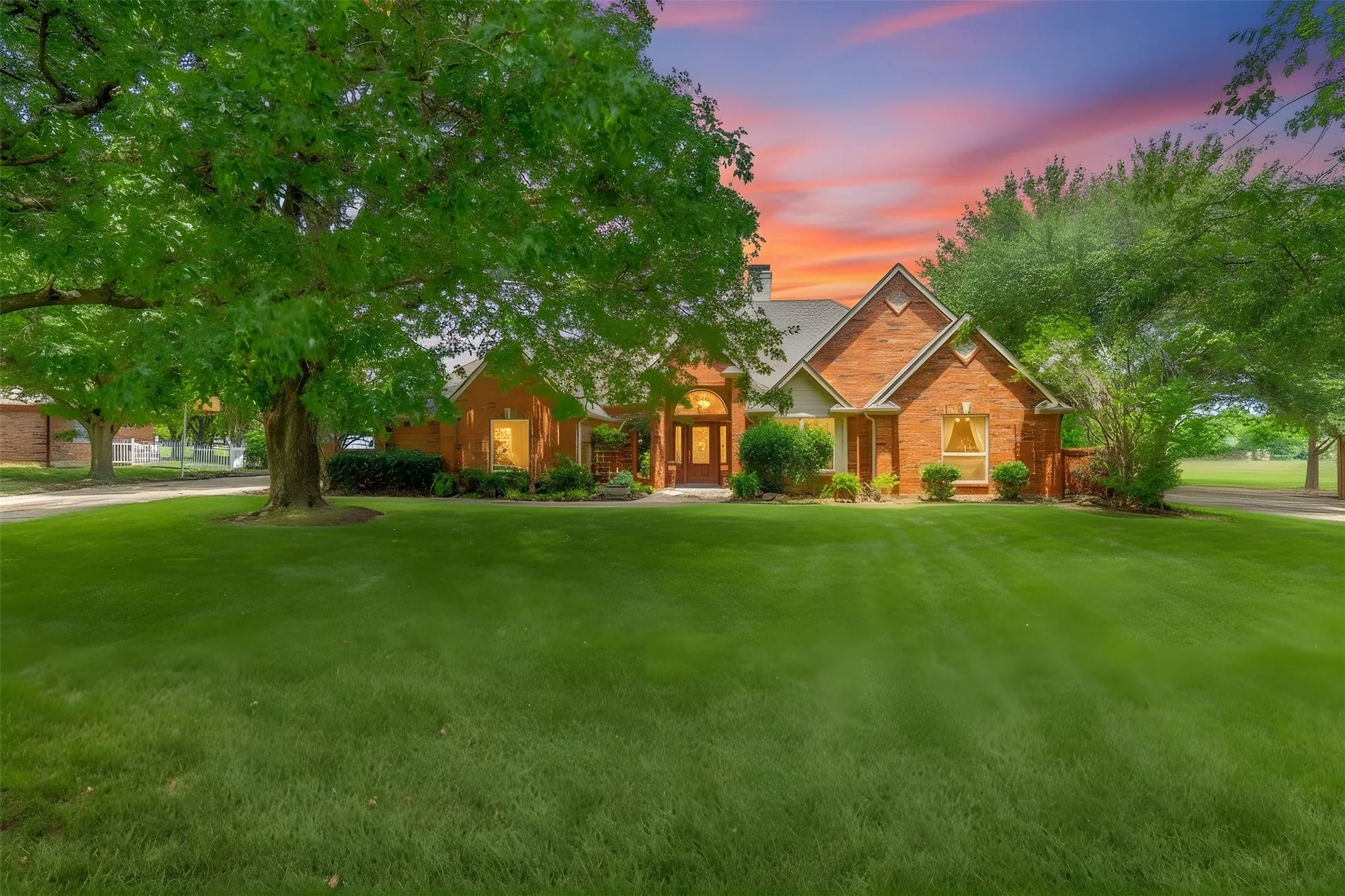 Single Family Residence For Sale in Collin County , 15820 Big Horn Trail, Frisco, Texas 75035, 4 Bedroom, 3 Bathroom, 4 Garage spaces, 2,698 Sqft, built in 1993, mls#21307309, Real Estate Agent in Frisco, Homes For Sale in Collin county, Homes For Sale in Frisco, Realtor in Frisco Texas, Real Estate Brokerage Independent Realty Texas, Luminita Cordes Realtor