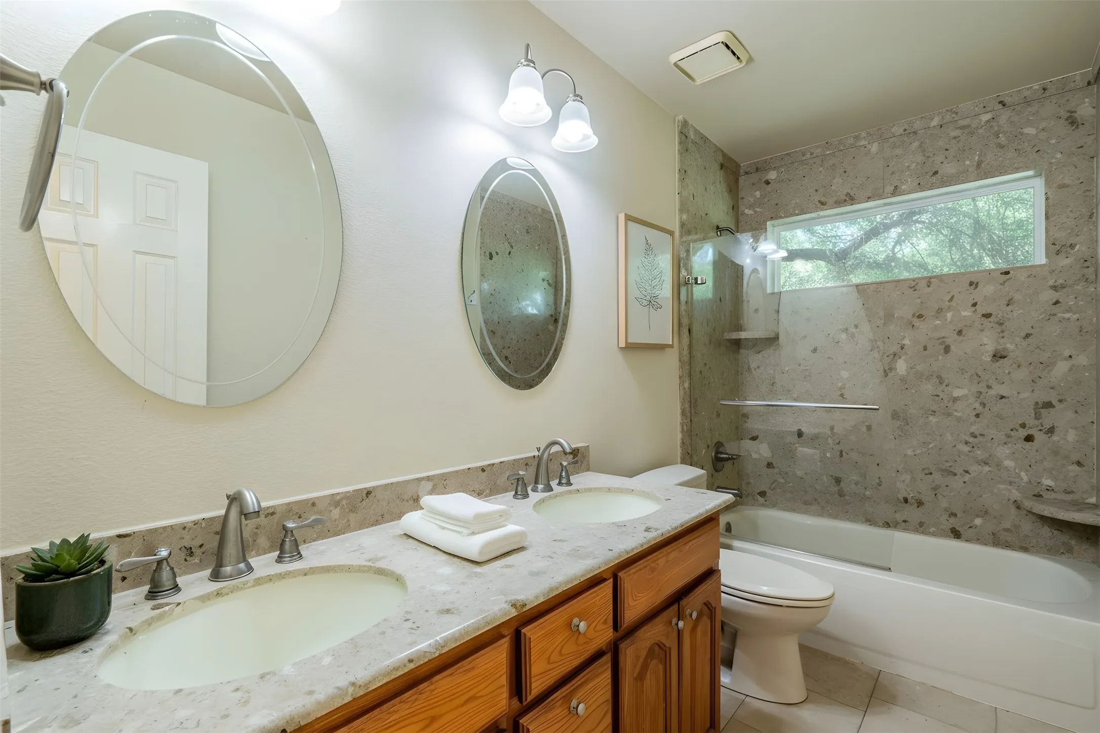 Single Family Residence For Sale in Collin County , 15820 Big Horn Trail, Frisco, Texas 75035, 4 Bedroom, 3 Bathroom, 4 Garage spaces, 2,698 Sqft, built in 1993, mls#21307309, Real Estate Agent in Frisco, Homes For Sale in Collin county, Homes For Sale in Frisco, Realtor in Frisco Texas, Real Estate Brokerage Independent Realty Texas, Luminita Cordes Realtor
