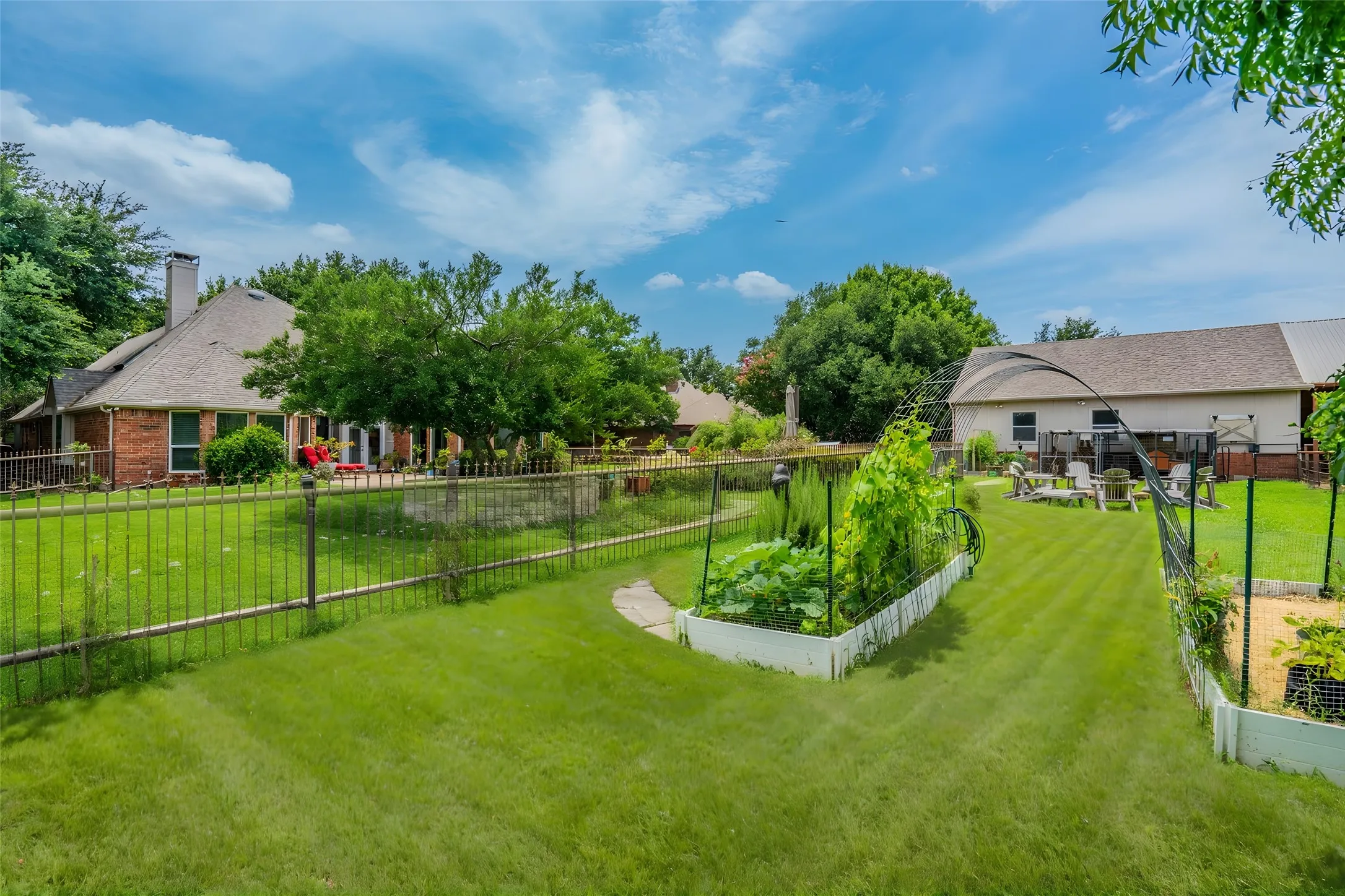 Single Family Residence For Sale in Collin County , 15820 Big Horn Trail, Frisco, Texas 75035, 4 Bedroom, 3 Bathroom, 4 Garage spaces, 2,698 Sqft, built in 1993, mls#21307309, Real Estate Agent in Frisco, Homes For Sale in Collin county, Homes For Sale in Frisco, Realtor in Frisco Texas, Real Estate Brokerage Independent Realty Texas, Luminita Cordes Realtor