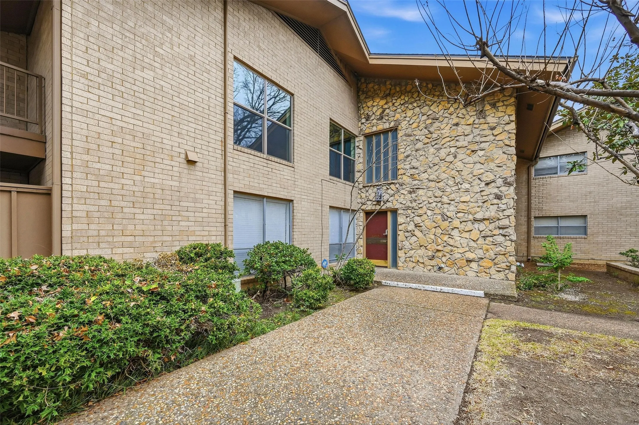 Condominium For Sale in Dallas County , 11410 Park Central Place C, Dallas, Texas 75230, 3 Bedroom, 2 Bathroom, Garage spaces, 1,318 Sqft, built in 1961, mls#21315732, Real Estate Agent in Dallas, Homes For Sale in Dallas county, Homes For Sale in Dallas, Realtor in Dallas Texas, Real Estate Brokerage Independent Realty Texas, Luminita Cordes Realtor