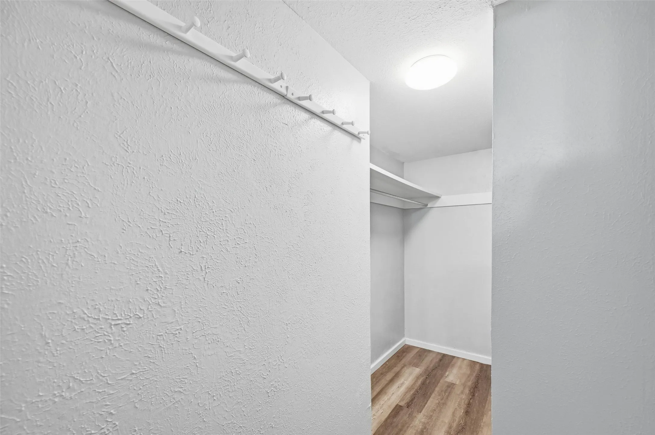 Condominium For Sale in Dallas County , 11410 Park Central Place C, Dallas, Texas 75230, 3 Bedroom, 2 Bathroom, Garage spaces, 1,318 Sqft, built in 1961, mls#21315732, Real Estate Agent in Dallas, Homes For Sale in Dallas county, Homes For Sale in Dallas, Realtor in Dallas Texas, Real Estate Brokerage Independent Realty Texas, Luminita Cordes Realtor
