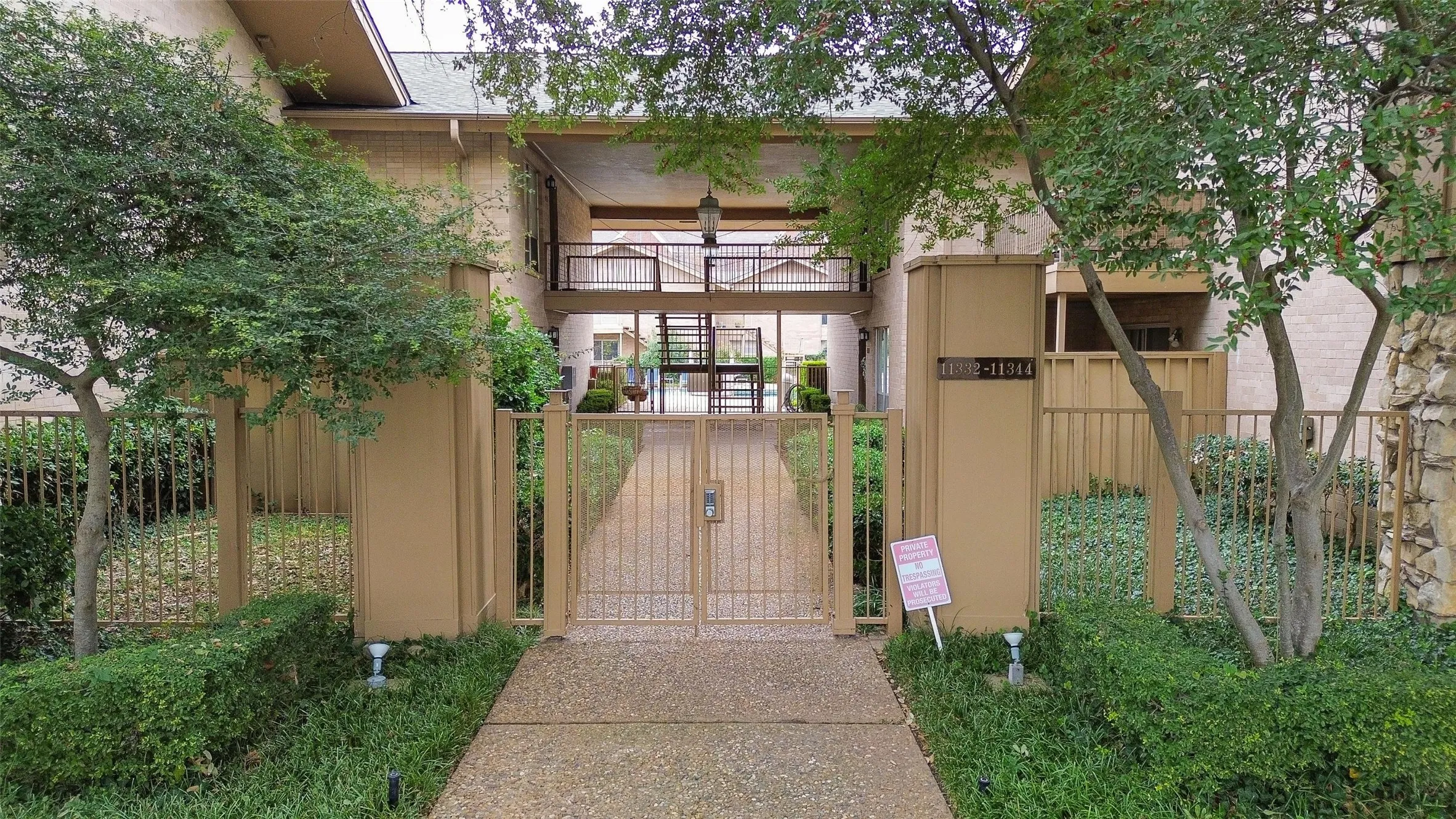 Condominium For Sale in Dallas County , 11410 Park Central Place C, Dallas, Texas 75230, 3 Bedroom, 2 Bathroom, Garage spaces, 1,318 Sqft, built in 1961, mls#21315732, Real Estate Agent in Dallas, Homes For Sale in Dallas county, Homes For Sale in Dallas, Realtor in Dallas Texas, Real Estate Brokerage Independent Realty Texas, Luminita Cordes Realtor