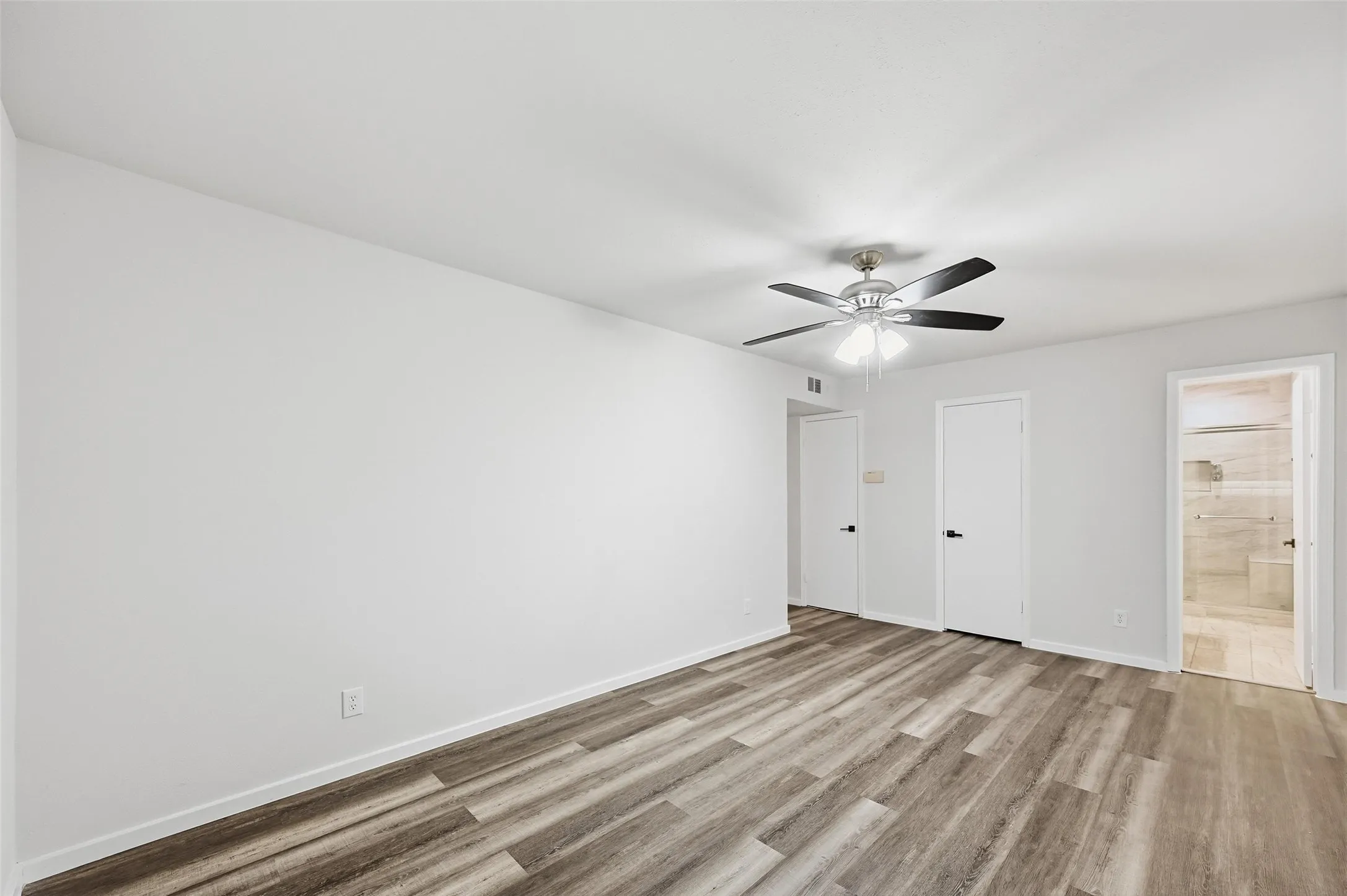 Condominium For Sale in Dallas County , 11410 Park Central Place C, Dallas, Texas 75230, 3 Bedroom, 2 Bathroom, Garage spaces, 1,318 Sqft, built in 1961, mls#21315732, Real Estate Agent in Dallas, Homes For Sale in Dallas county, Homes For Sale in Dallas, Realtor in Dallas Texas, Real Estate Brokerage Independent Realty Texas, Luminita Cordes Realtor