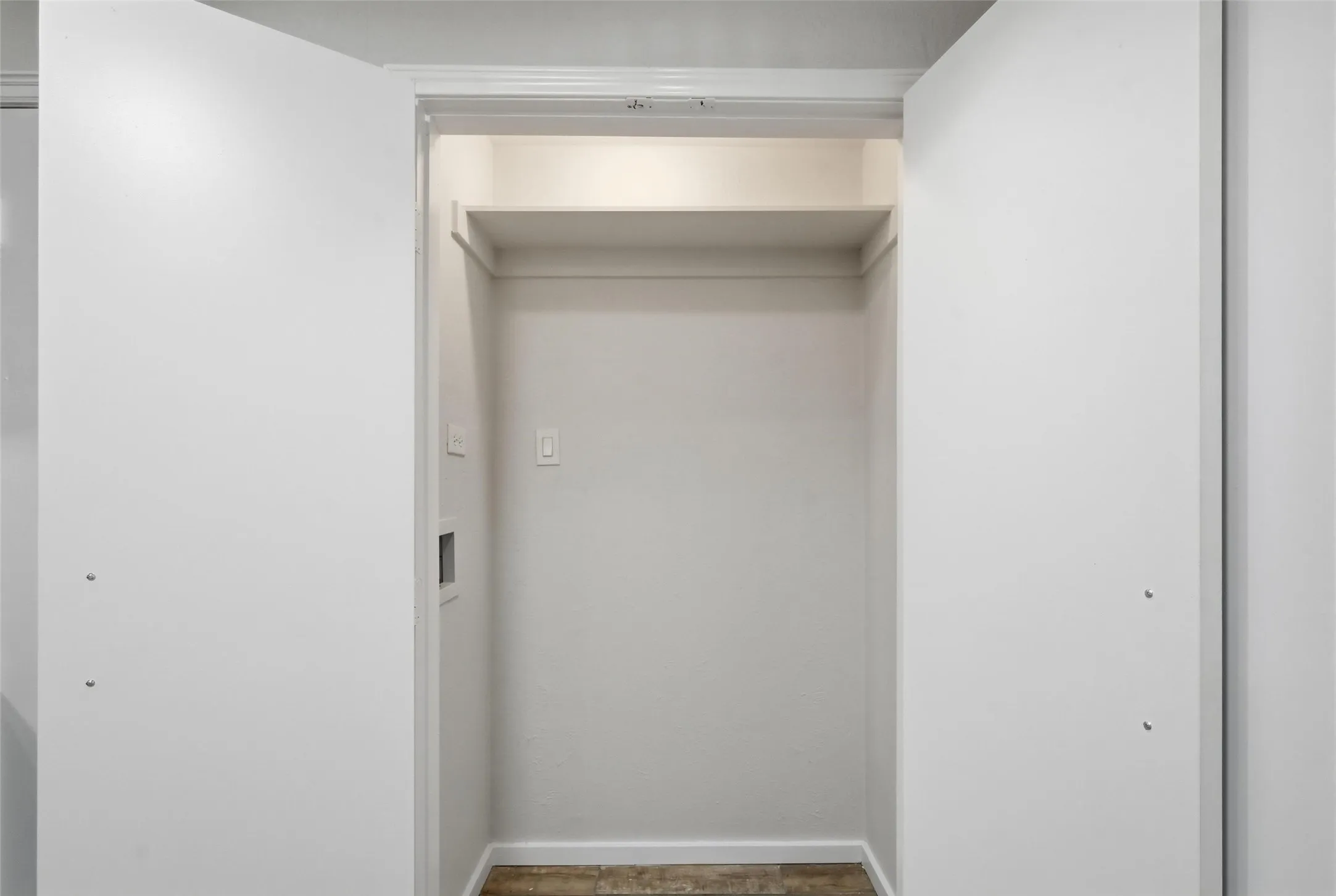 Condominium For Sale in Dallas County , 11410 Park Central Place C, Dallas, Texas 75230, 3 Bedroom, 2 Bathroom, Garage spaces, 1,318 Sqft, built in 1961, mls#21315732, Real Estate Agent in Dallas, Homes For Sale in Dallas county, Homes For Sale in Dallas, Realtor in Dallas Texas, Real Estate Brokerage Independent Realty Texas, Luminita Cordes Realtor
