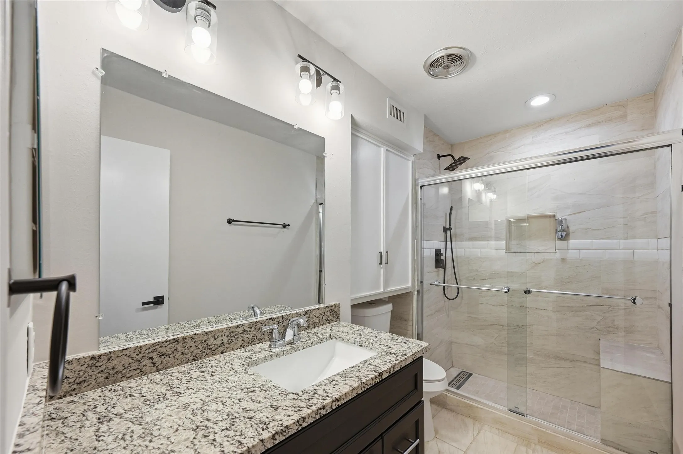 Condominium For Sale in Dallas County , 11410 Park Central Place C, Dallas, Texas 75230, 3 Bedroom, 2 Bathroom, Garage spaces, 1,318 Sqft, built in 1961, mls#21315732, Real Estate Agent in Dallas, Homes For Sale in Dallas county, Homes For Sale in Dallas, Realtor in Dallas Texas, Real Estate Brokerage Independent Realty Texas, Luminita Cordes Realtor