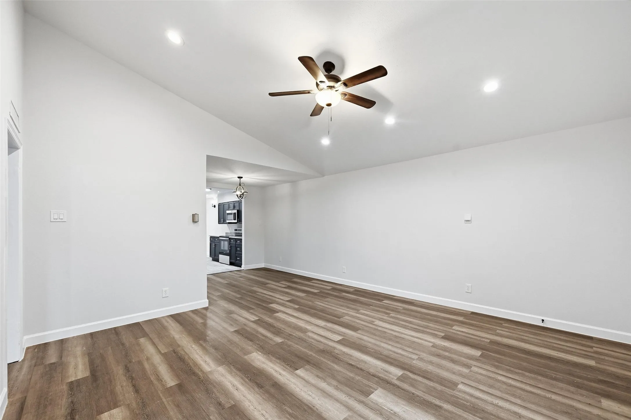 Condominium For Sale in Dallas County , 11410 Park Central Place C, Dallas, Texas 75230, 3 Bedroom, 2 Bathroom, Garage spaces, 1,318 Sqft, built in 1961, mls#21315732, Real Estate Agent in Dallas, Homes For Sale in Dallas county, Homes For Sale in Dallas, Realtor in Dallas Texas, Real Estate Brokerage Independent Realty Texas, Luminita Cordes Realtor