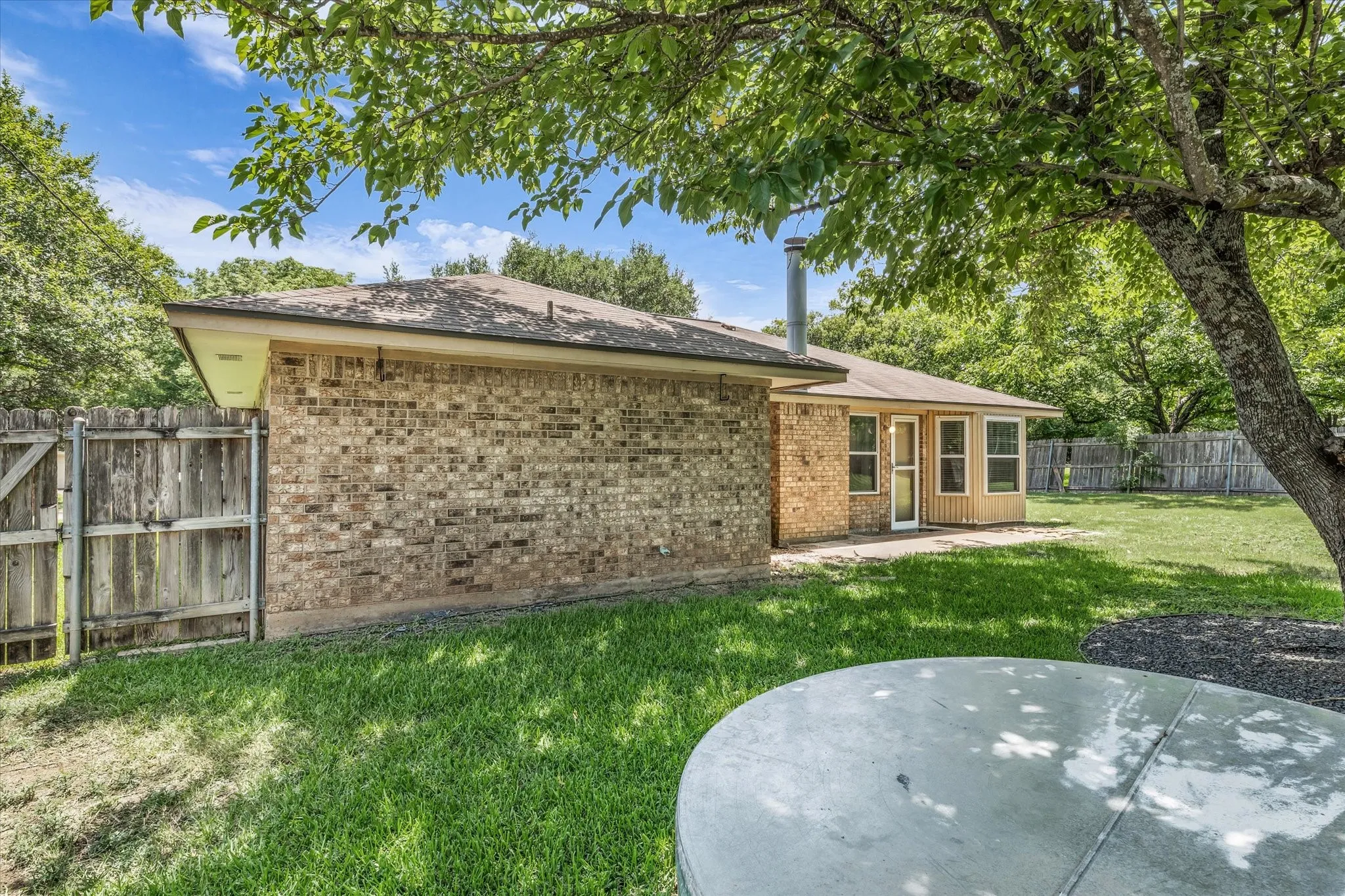 Single Family Residence For Sale in Mc Lennan County , 316 E Chapman Road, Hewitt, Texas 76643, 3 Bedroom, 2 Bathroom, 2 Garage spaces, 1,520 Sqft, built in 1985, mls#21315553, Real Estate Agent in Hewitt, Homes For Sale in Mc Lennan county, Homes For Sale in Hewitt, Realtor in Hewitt Texas, Real Estate Brokerage Independent Realty Texas, Luminita Cordes Realtor