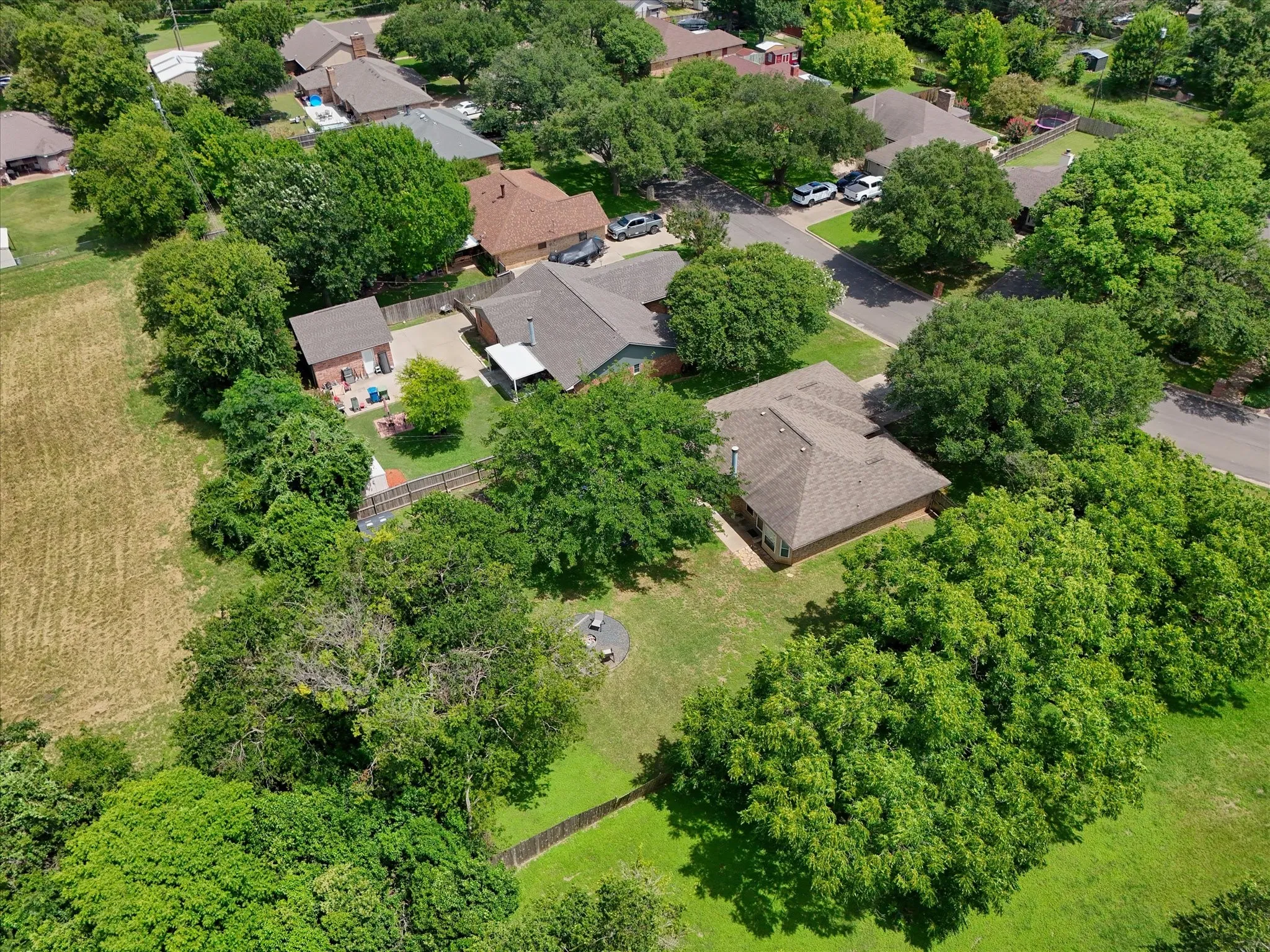 Single Family Residence For Sale in Mc Lennan County , 316 E Chapman Road, Hewitt, Texas 76643, 3 Bedroom, 2 Bathroom, 2 Garage spaces, 1,520 Sqft, built in 1985, mls#21315553, Real Estate Agent in Hewitt, Homes For Sale in Mc Lennan county, Homes For Sale in Hewitt, Realtor in Hewitt Texas, Real Estate Brokerage Independent Realty Texas, Luminita Cordes Realtor