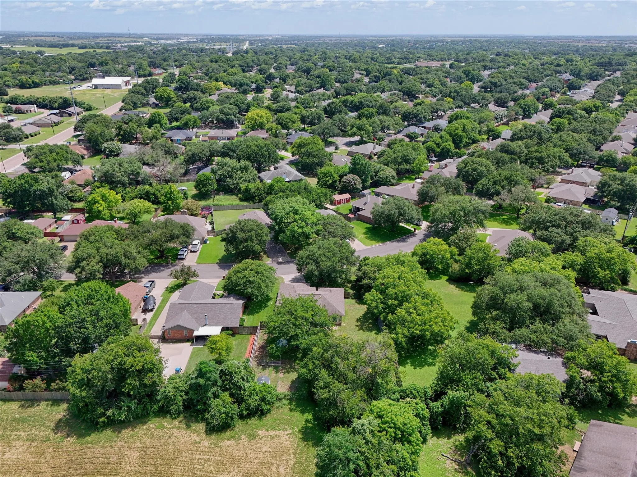 Single Family Residence For Sale in Mc Lennan County , 316 E Chapman Road, Hewitt, Texas 76643, 3 Bedroom, 2 Bathroom, 2 Garage spaces, 1,520 Sqft, built in 1985, mls#21315553, Real Estate Agent in Hewitt, Homes For Sale in Mc Lennan county, Homes For Sale in Hewitt, Realtor in Hewitt Texas, Real Estate Brokerage Independent Realty Texas, Luminita Cordes Realtor