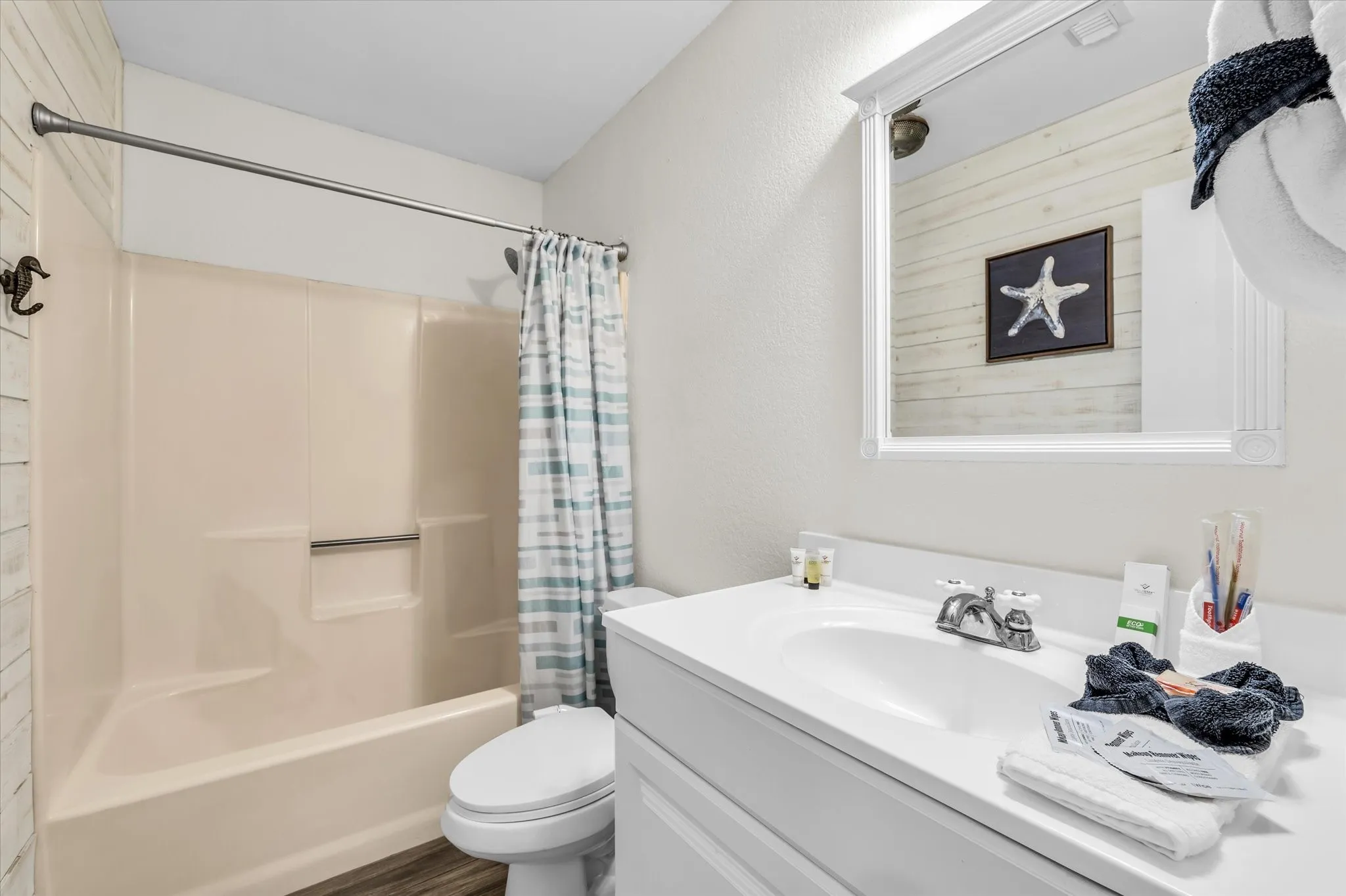 Single Family Residence For Sale in Mc Lennan County , 316 E Chapman Road, Hewitt, Texas 76643, 3 Bedroom, 2 Bathroom, 2 Garage spaces, 1,520 Sqft, built in 1985, mls#21315553, Real Estate Agent in Hewitt, Homes For Sale in Mc Lennan county, Homes For Sale in Hewitt, Realtor in Hewitt Texas, Real Estate Brokerage Independent Realty Texas, Luminita Cordes Realtor