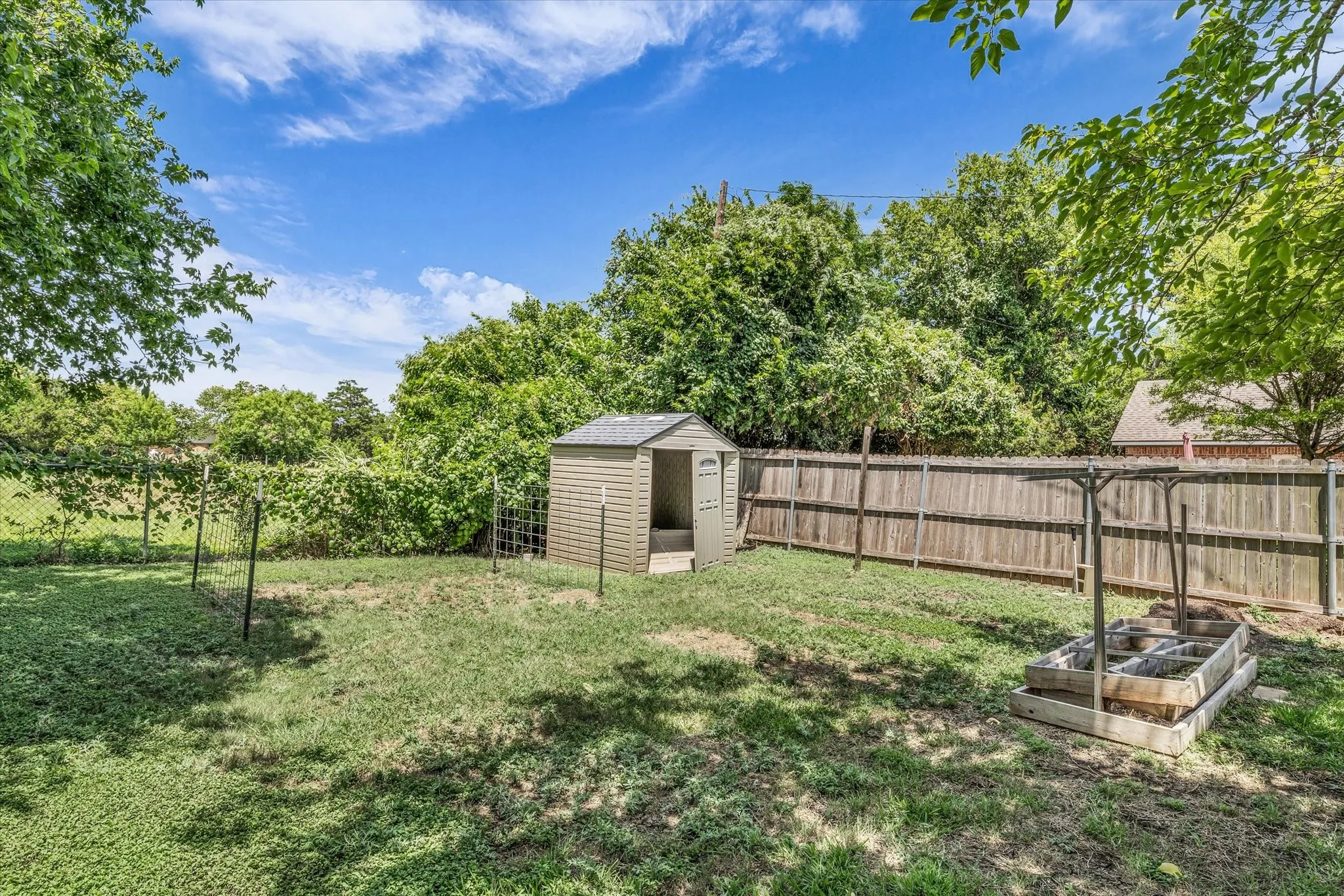 Single Family Residence For Sale in Mc Lennan County , 316 E Chapman Road, Hewitt, Texas 76643, 3 Bedroom, 2 Bathroom, 2 Garage spaces, 1,520 Sqft, built in 1985, mls#21315553, Real Estate Agent in Hewitt, Homes For Sale in Mc Lennan county, Homes For Sale in Hewitt, Realtor in Hewitt Texas, Real Estate Brokerage Independent Realty Texas, Luminita Cordes Realtor