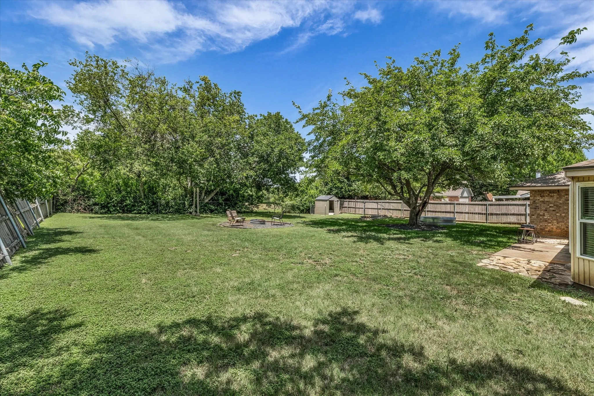 Single Family Residence For Sale in Mc Lennan County , 316 E Chapman Road, Hewitt, Texas 76643, 3 Bedroom, 2 Bathroom, 2 Garage spaces, 1,520 Sqft, built in 1985, mls#21315553, Real Estate Agent in Hewitt, Homes For Sale in Mc Lennan county, Homes For Sale in Hewitt, Realtor in Hewitt Texas, Real Estate Brokerage Independent Realty Texas, Luminita Cordes Realtor