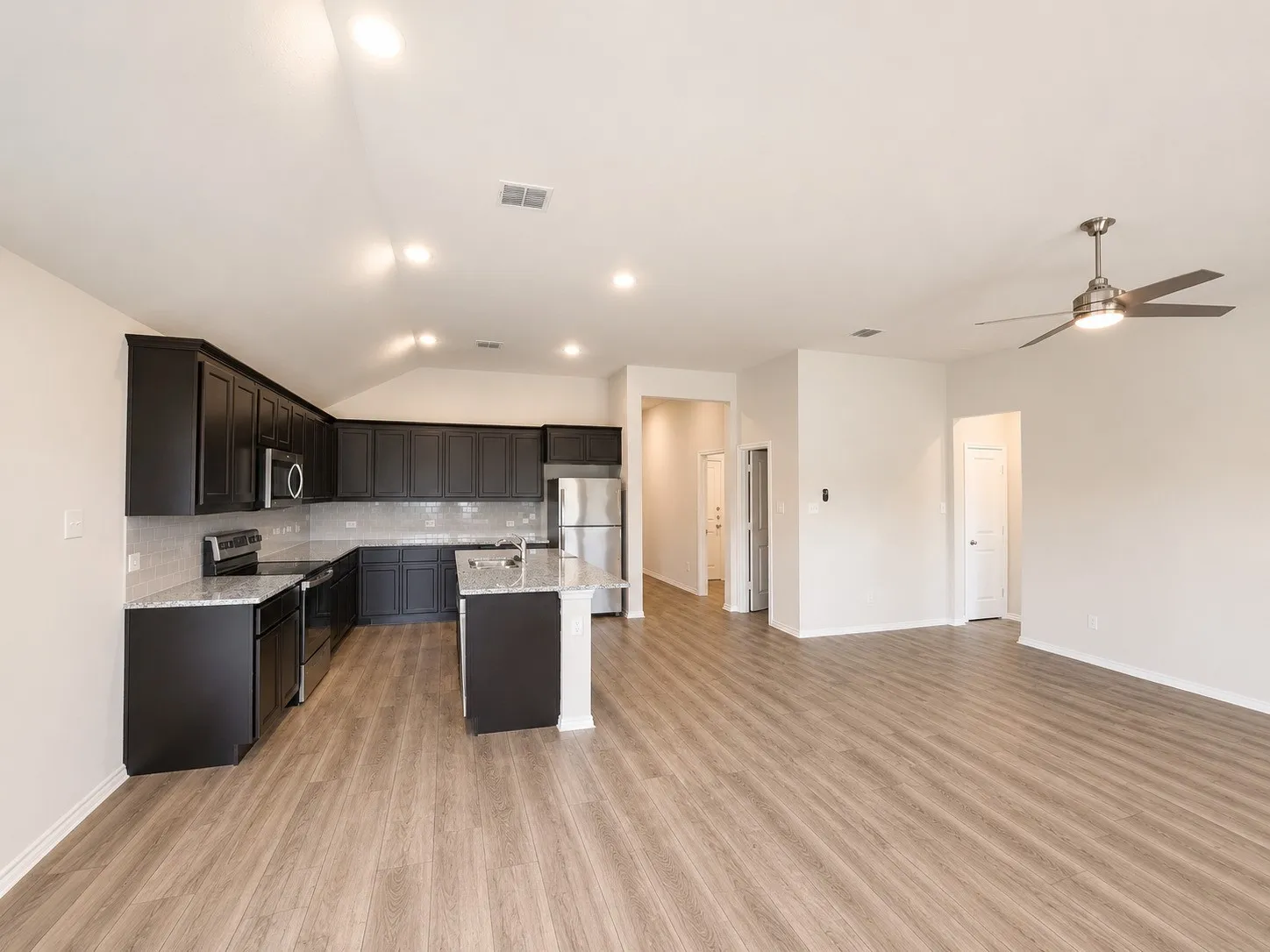 Single Family Residence For Rent in Denton County , 538 Concho Street, Aubrey, Texas 76227, 3 Bedroom, 2 Bathroom, 2 Garage spaces, 1,613 Sqft, built in 2020, mls#21315779, Real Estate Agent in Aubrey, Homes For Rent in Denton county, Homes For Rent in Aubrey, Realtor in Aubrey Texas, Real Estate Brokerage Independent Realty Texas, Luminita Cordes Realtor