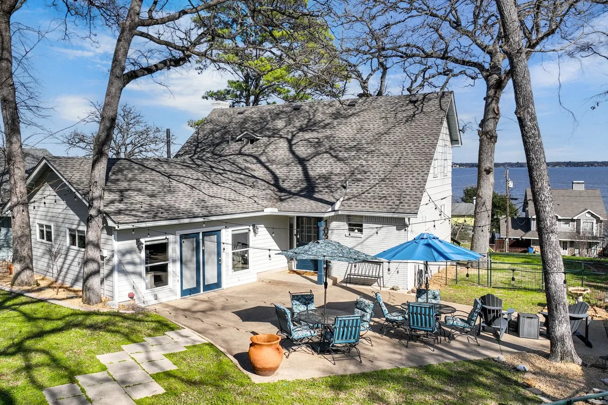 Single Family Residence For Sale in Henderson County , 103 Latimer Drive, Tool, Texas 75143, 3 Bedroom, 3 Bathroom, Garage spaces, 2,136 Sqft, built in 1969, mls#21310240, Real Estate Agent in Tool, Homes For Sale in Henderson county, Homes For Sale in Tool, Realtor in Tool Texas, Real Estate Brokerage Independent Realty Texas, Luminita Cordes Realtor