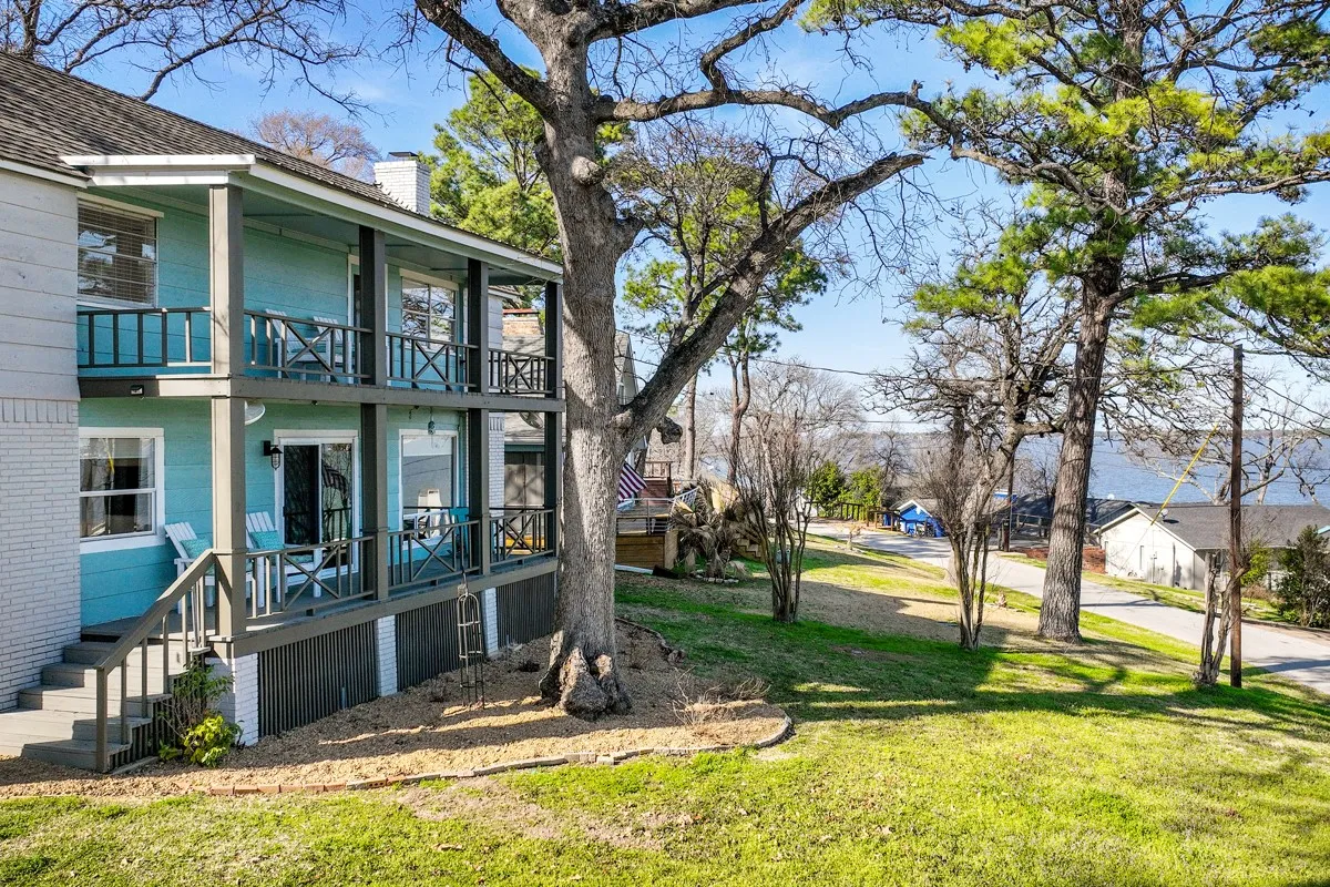 Single Family Residence For Sale in Henderson County , 103 Latimer Drive, Tool, Texas 75143, 3 Bedroom, 3 Bathroom, Garage spaces, 2,136 Sqft, built in 1969, mls#21310240, Real Estate Agent in Tool, Homes For Sale in Henderson county, Homes For Sale in Tool, Realtor in Tool Texas, Real Estate Brokerage Independent Realty Texas, Luminita Cordes Realtor