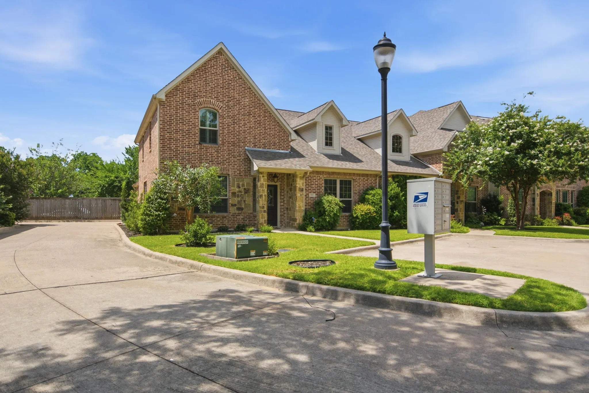 Townhouse For Sale in Tarrant County , 5221 Park Drive, River Oaks, Texas 76114, 3 Bedroom, 3 Bathroom, 2 Garage spaces, 1,860 Sqft, built in 2016, mls#21315067, Real Estate Agent in River Oaks, Homes For Sale in Tarrant county, Homes For Sale in River Oaks, Realtor in River Oaks Texas, Real Estate Brokerage Independent Realty Texas, Luminita Cordes Realtor