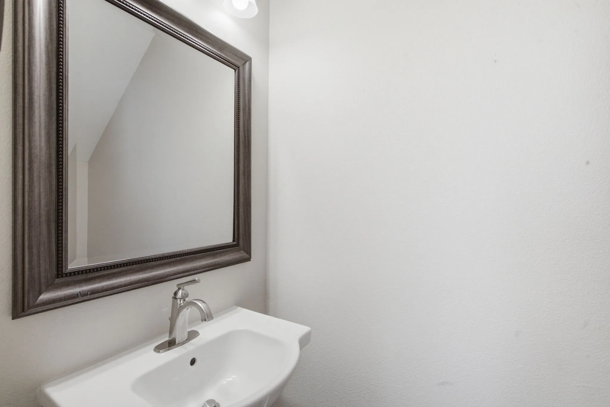 Townhouse For Sale in Tarrant County , 5221 Park Drive, River Oaks, Texas 76114, 3 Bedroom, 3 Bathroom, 2 Garage spaces, 1,860 Sqft, built in 2016, mls#21315067, Real Estate Agent in River Oaks, Homes For Sale in Tarrant county, Homes For Sale in River Oaks, Realtor in River Oaks Texas, Real Estate Brokerage Independent Realty Texas, Luminita Cordes Realtor