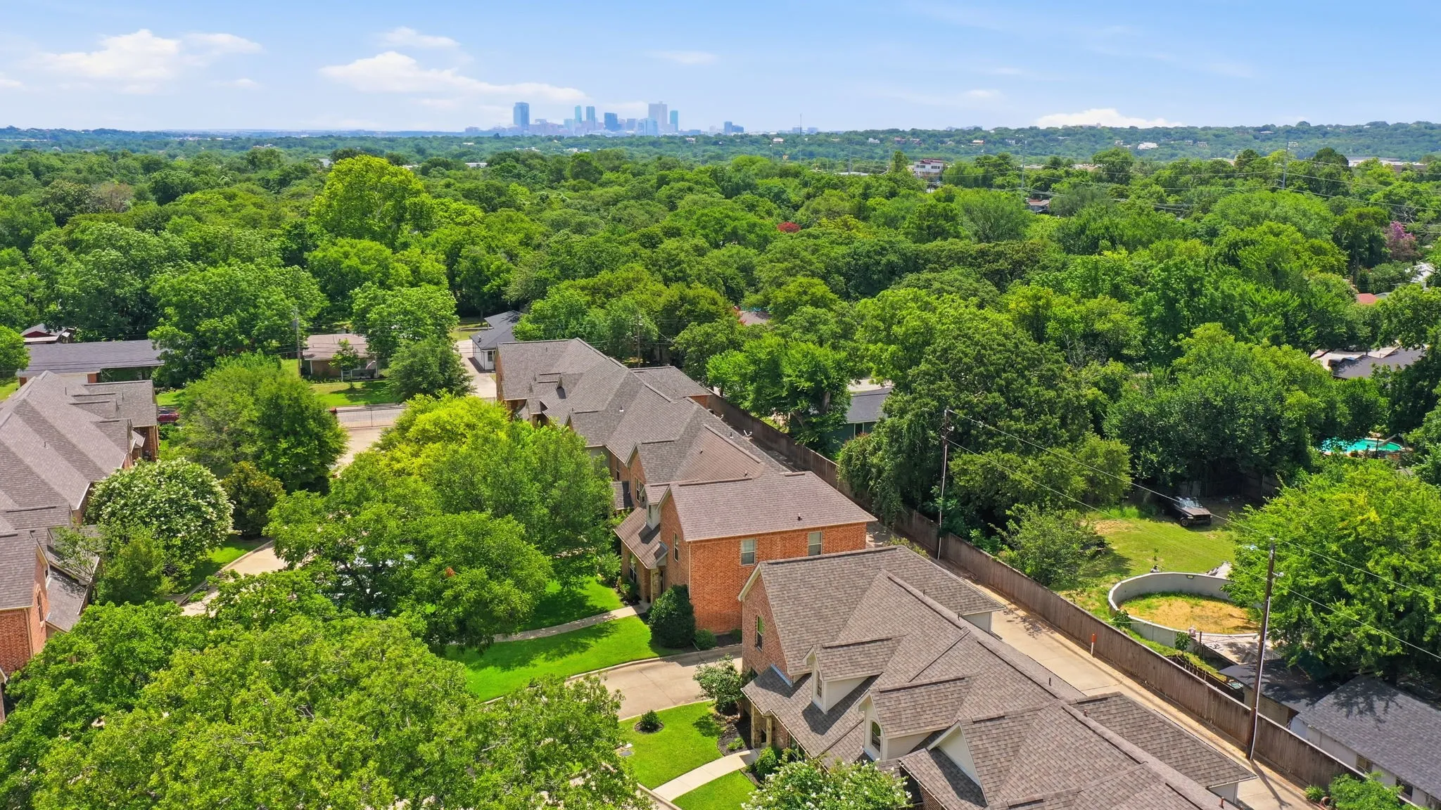 Townhouse For Sale in Tarrant County , 5221 Park Drive, River Oaks, Texas 76114, 3 Bedroom, 3 Bathroom, 2 Garage spaces, 1,860 Sqft, built in 2016, mls#21315067, Real Estate Agent in River Oaks, Homes For Sale in Tarrant county, Homes For Sale in River Oaks, Realtor in River Oaks Texas, Real Estate Brokerage Independent Realty Texas, Luminita Cordes Realtor