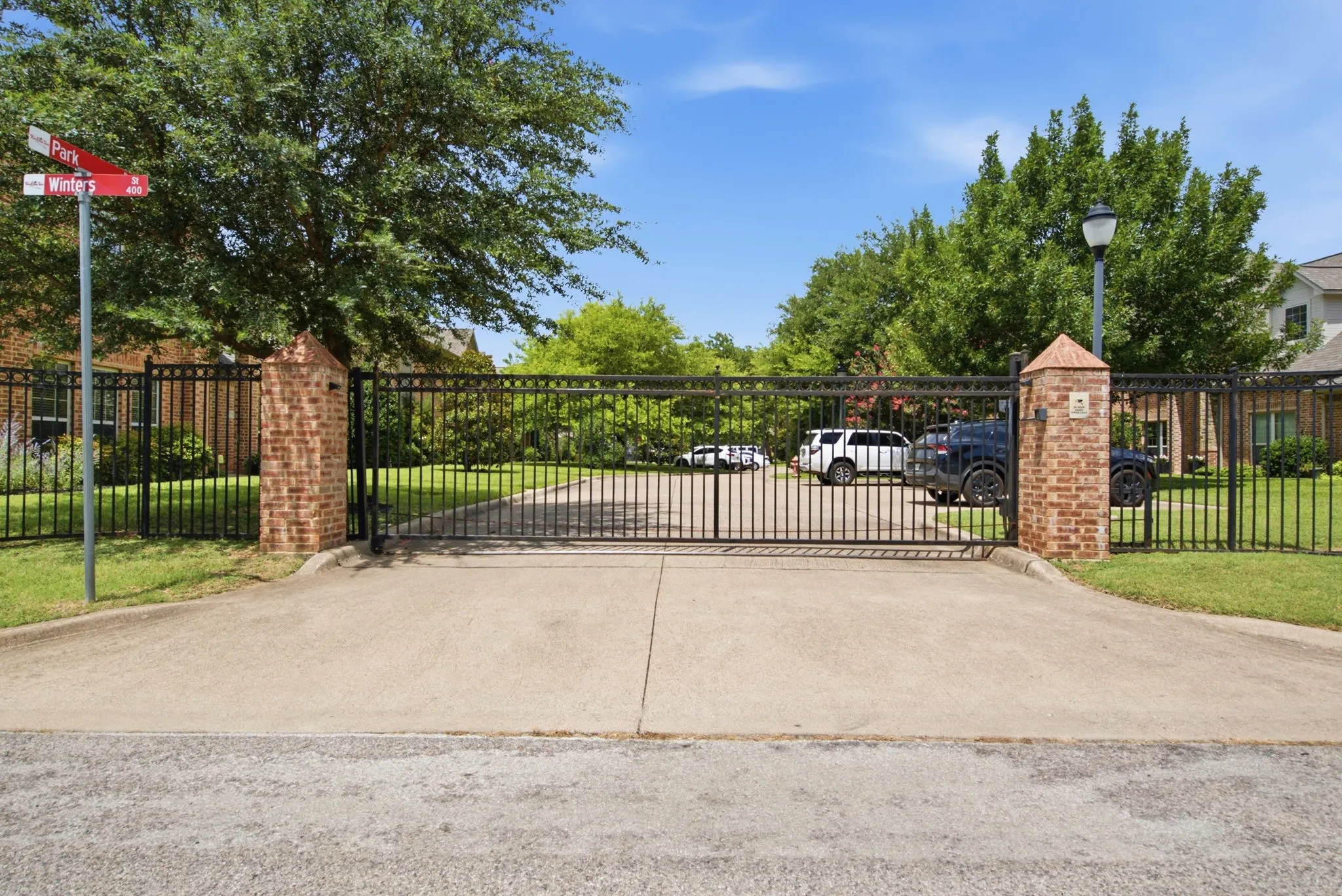 Townhouse For Sale in Tarrant County , 5221 Park Drive, River Oaks, Texas 76114, 3 Bedroom, 3 Bathroom, 2 Garage spaces, 1,860 Sqft, built in 2016, mls#21315067, Real Estate Agent in River Oaks, Homes For Sale in Tarrant county, Homes For Sale in River Oaks, Realtor in River Oaks Texas, Real Estate Brokerage Independent Realty Texas, Luminita Cordes Realtor