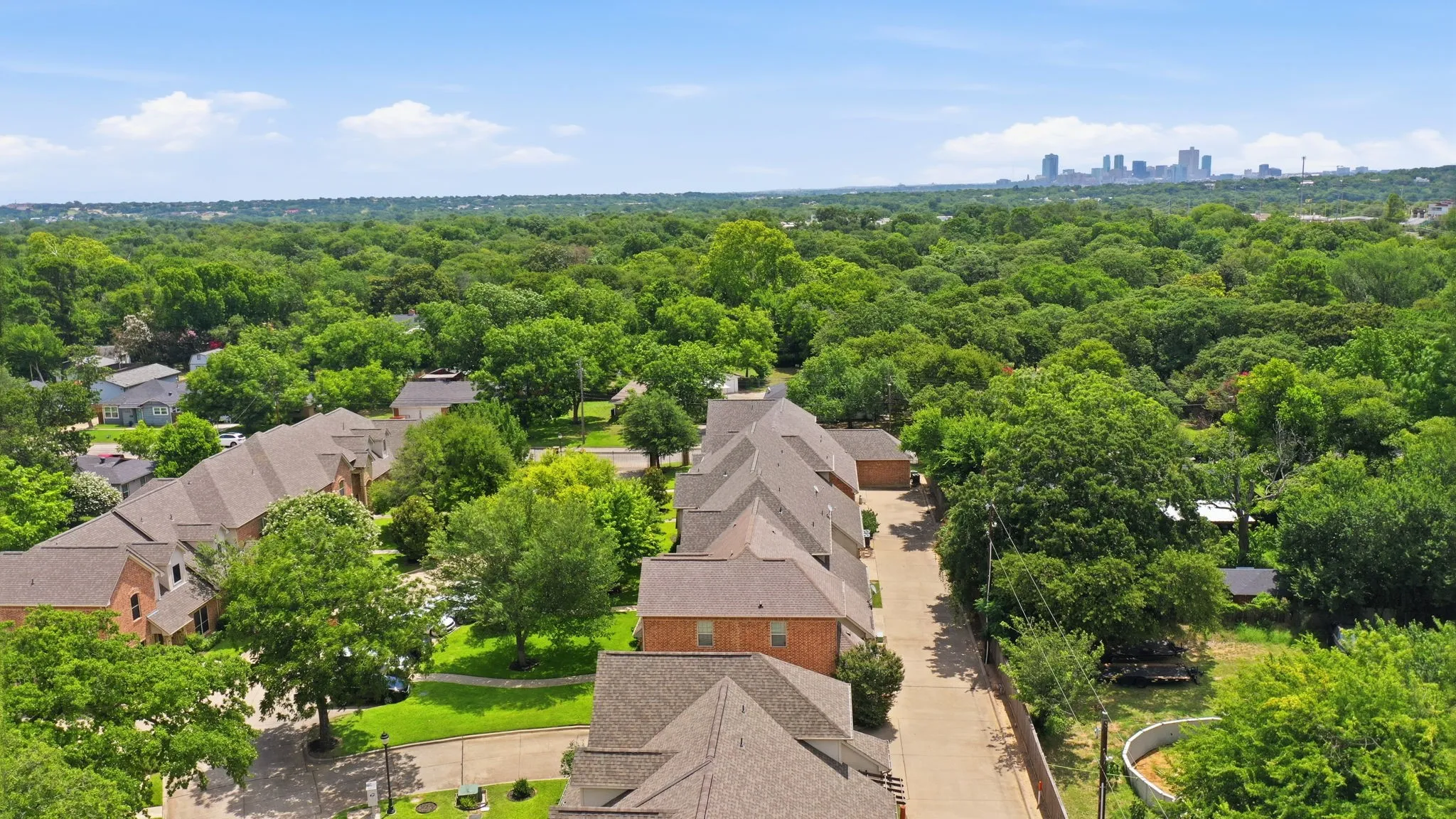 Townhouse For Sale in Tarrant County , 5221 Park Drive, River Oaks, Texas 76114, 3 Bedroom, 3 Bathroom, 2 Garage spaces, 1,860 Sqft, built in 2016, mls#21315067, Real Estate Agent in River Oaks, Homes For Sale in Tarrant county, Homes For Sale in River Oaks, Realtor in River Oaks Texas, Real Estate Brokerage Independent Realty Texas, Luminita Cordes Realtor