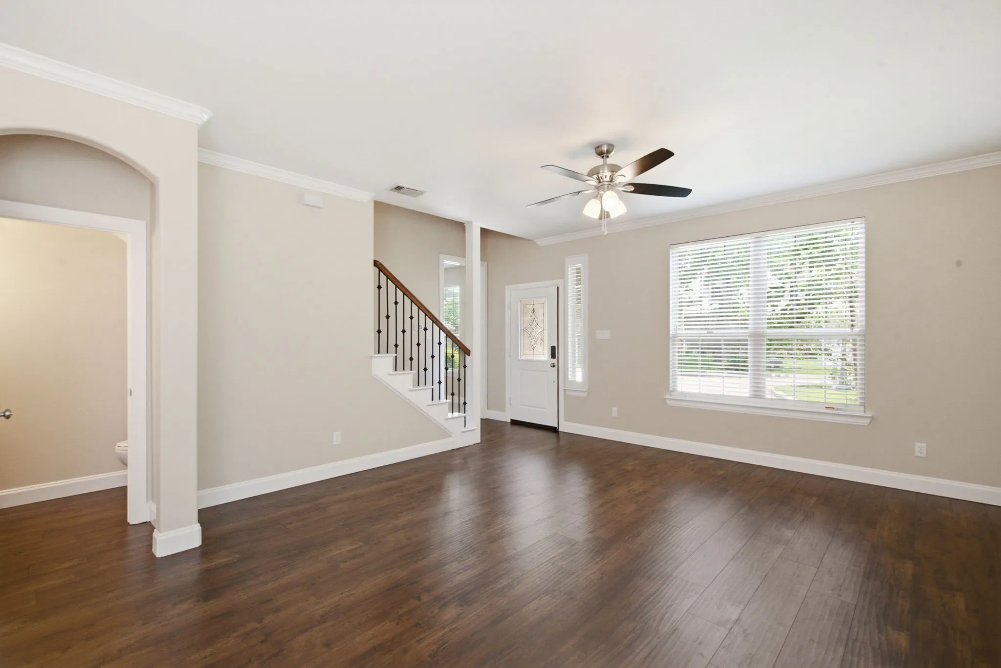 Townhouse For Sale in Tarrant County , 5221 Park Drive, River Oaks, Texas 76114, 3 Bedroom, 3 Bathroom, 2 Garage spaces, 1,860 Sqft, built in 2016, mls#21315067, Real Estate Agent in River Oaks, Homes For Sale in Tarrant county, Homes For Sale in River Oaks, Realtor in River Oaks Texas, Real Estate Brokerage Independent Realty Texas, Luminita Cordes Realtor
