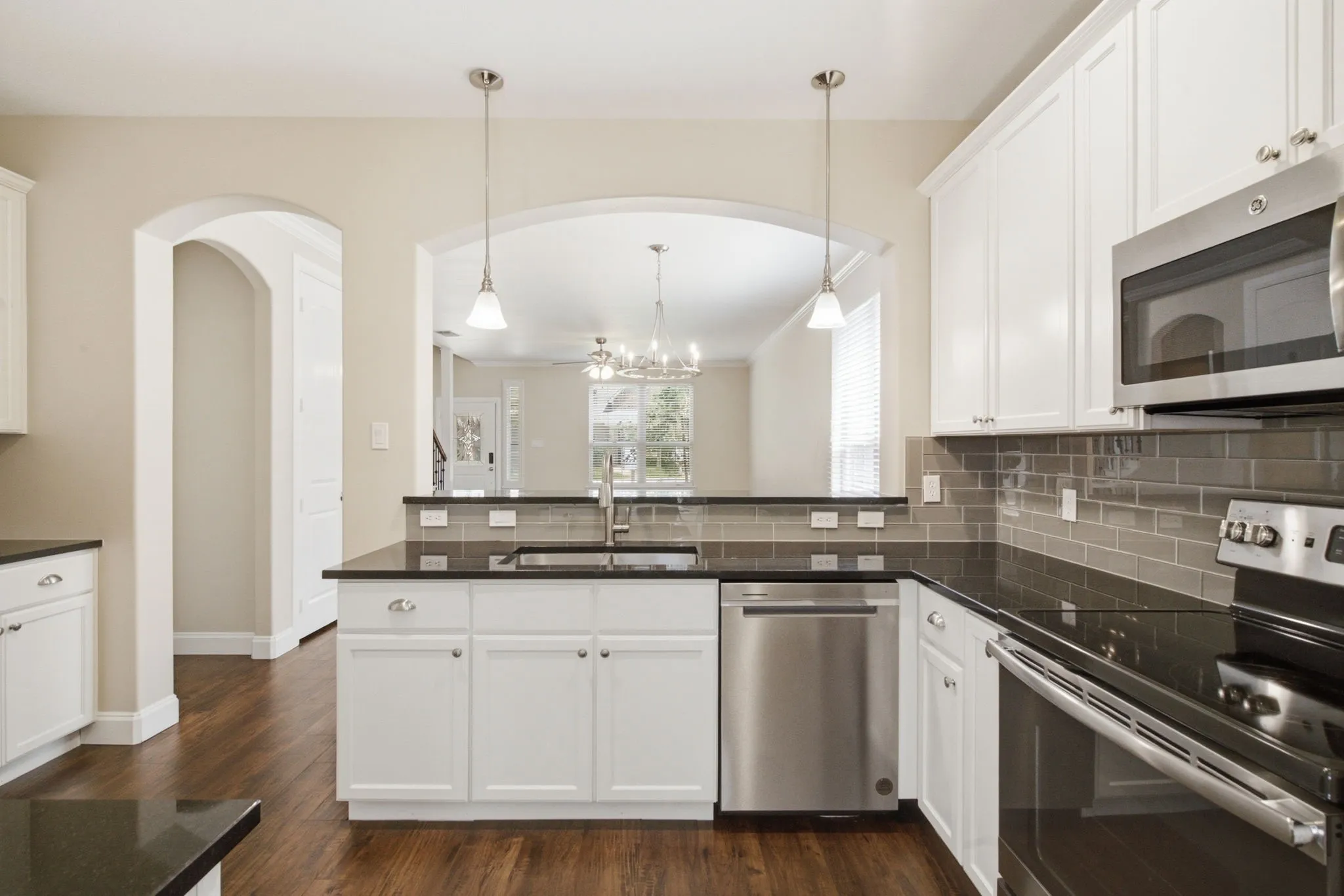 Townhouse For Sale in Tarrant County , 5221 Park Drive, River Oaks, Texas 76114, 3 Bedroom, 3 Bathroom, 2 Garage spaces, 1,860 Sqft, built in 2016, mls#21315067, Real Estate Agent in River Oaks, Homes For Sale in Tarrant county, Homes For Sale in River Oaks, Realtor in River Oaks Texas, Real Estate Brokerage Independent Realty Texas, Luminita Cordes Realtor
