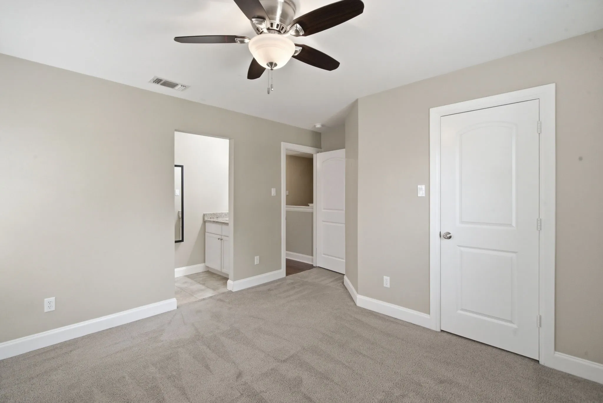Townhouse For Sale in Tarrant County , 5221 Park Drive, River Oaks, Texas 76114, 3 Bedroom, 3 Bathroom, 2 Garage spaces, 1,860 Sqft, built in 2016, mls#21315067, Real Estate Agent in River Oaks, Homes For Sale in Tarrant county, Homes For Sale in River Oaks, Realtor in River Oaks Texas, Real Estate Brokerage Independent Realty Texas, Luminita Cordes Realtor