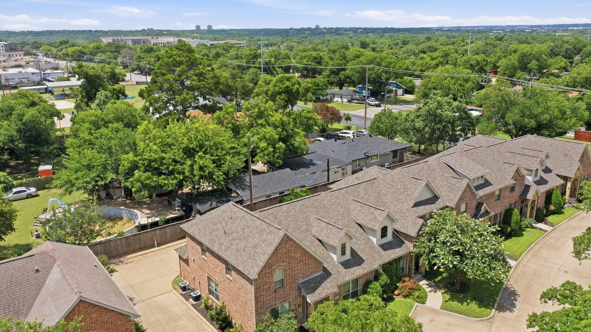 Townhouse For Sale in Tarrant County , 5221 Park Drive, River Oaks, Texas 76114, 3 Bedroom, 3 Bathroom, 2 Garage spaces, 1,860 Sqft, built in 2016, mls#21315067, Real Estate Agent in River Oaks, Homes For Sale in Tarrant county, Homes For Sale in River Oaks, Realtor in River Oaks Texas, Real Estate Brokerage Independent Realty Texas, Luminita Cordes Realtor