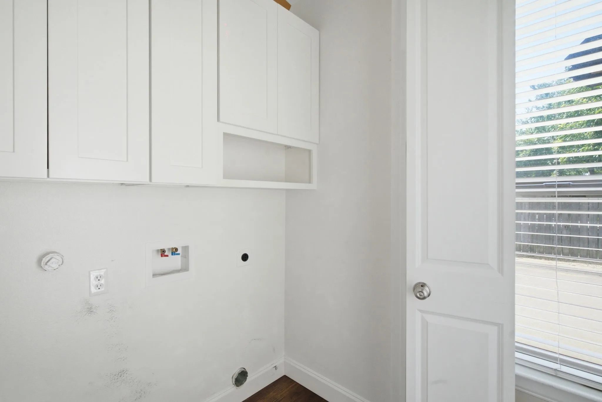 Townhouse For Sale in Tarrant County , 5221 Park Drive, River Oaks, Texas 76114, 3 Bedroom, 3 Bathroom, 2 Garage spaces, 1,860 Sqft, built in 2016, mls#21315067, Real Estate Agent in River Oaks, Homes For Sale in Tarrant county, Homes For Sale in River Oaks, Realtor in River Oaks Texas, Real Estate Brokerage Independent Realty Texas, Luminita Cordes Realtor