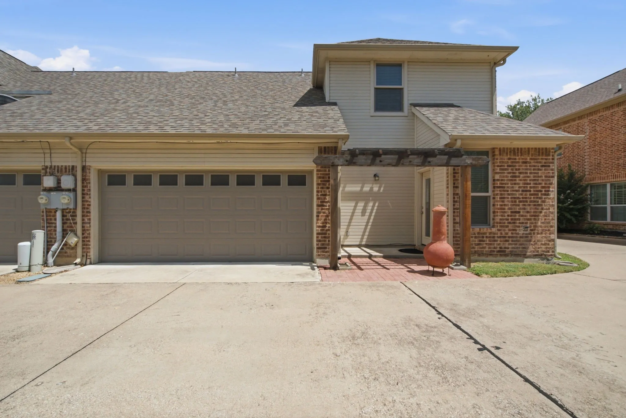 Townhouse For Sale in Tarrant County , 5221 Park Drive, River Oaks, Texas 76114, 3 Bedroom, 3 Bathroom, 2 Garage spaces, 1,860 Sqft, built in 2016, mls#21315067, Real Estate Agent in River Oaks, Homes For Sale in Tarrant county, Homes For Sale in River Oaks, Realtor in River Oaks Texas, Real Estate Brokerage Independent Realty Texas, Luminita Cordes Realtor