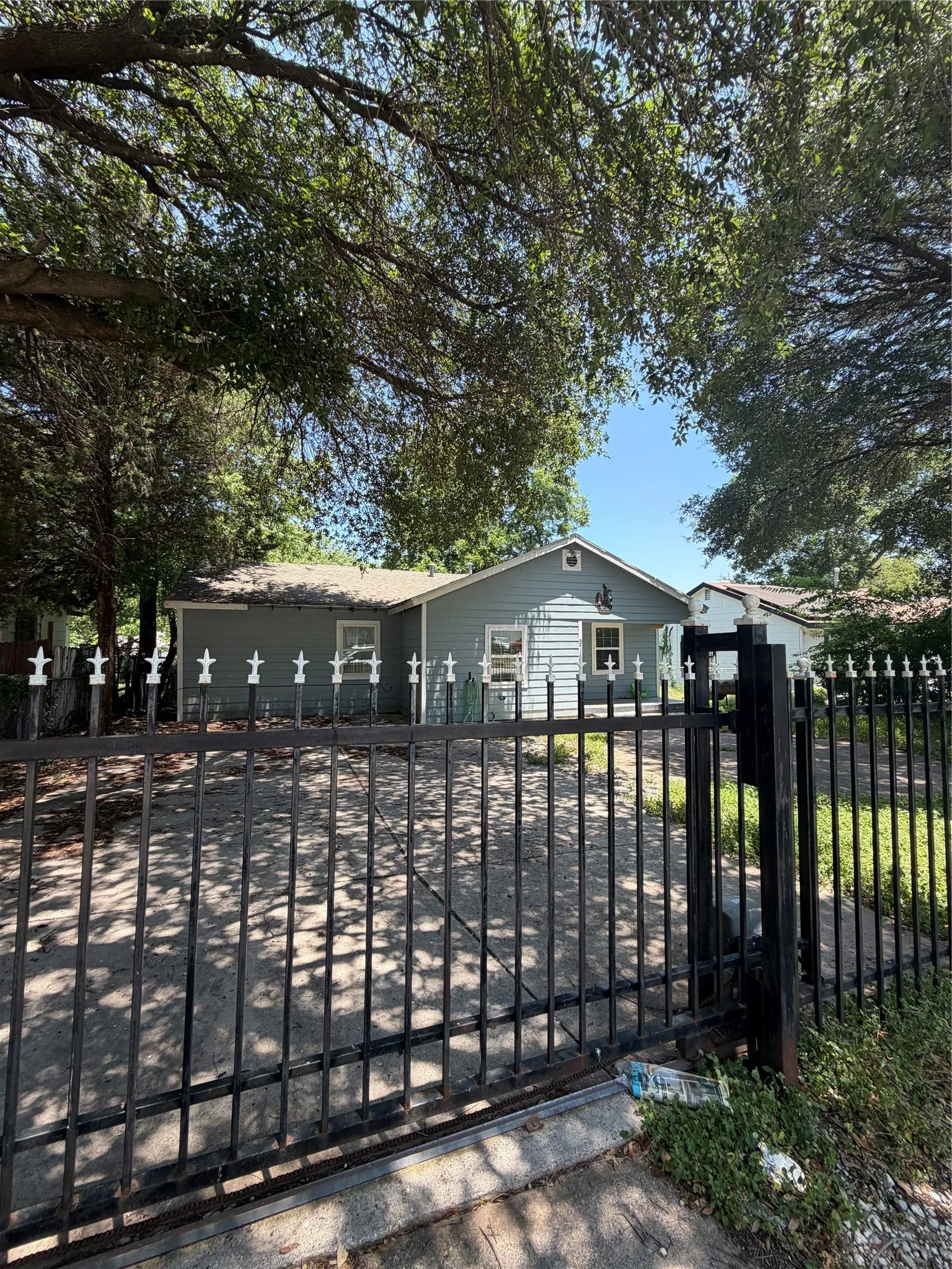 Single Family Residence For Sale in Tarrant County , 3717 Childress Street, Fort Worth, Texas 76119, 3 Bedroom, 1 Bathroom, Garage spaces, 1,106 Sqft, built in 1951, mls#21315803, Real Estate Agent in Fort Worth, Homes For Sale in Tarrant county, Homes For Sale in Fort Worth, Realtor in Fort Worth Texas, Real Estate Brokerage Independent Realty Texas, Luminita Cordes Realtor